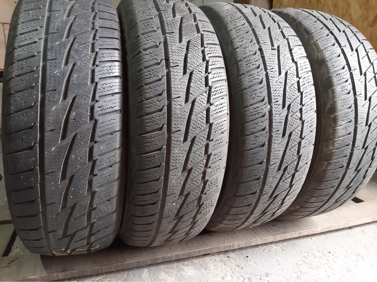 Придбати вживані шини Matador Sibir Snow 195/65 R 15 Вживані шини з Європи Matador Sibir Snow 195/65 R 15