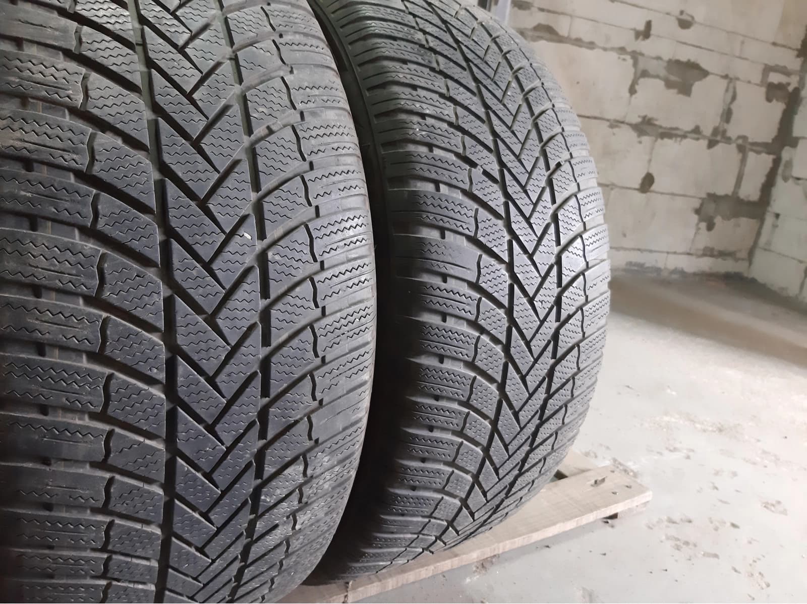 Придбати вживані шини Bridgestone Blizzak LM-005 . 255/50 R 19 Вживані шини з Європи Bridgestone Blizzak LM-005 . 255/50 R 19