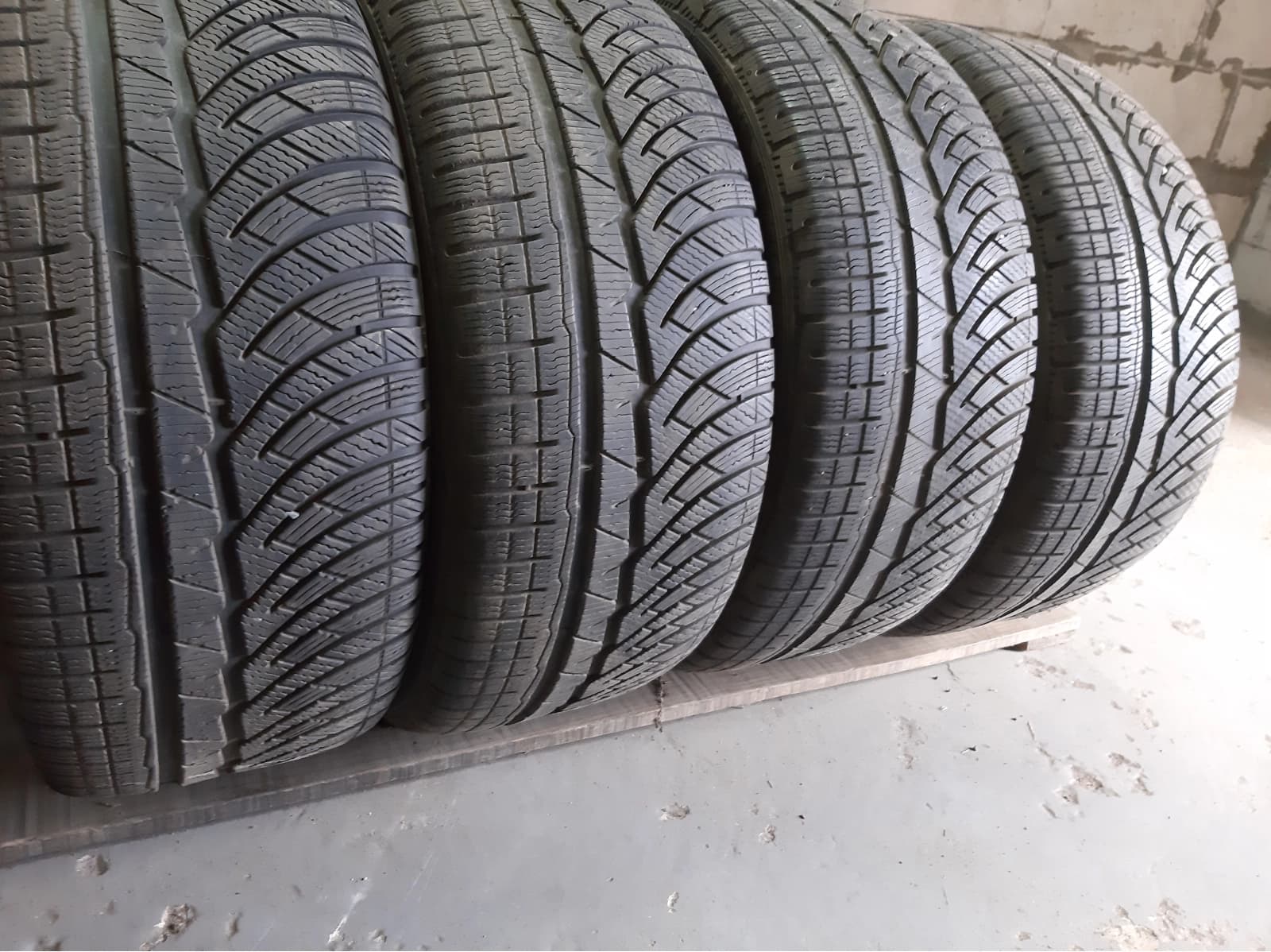 Придбати вживані шини Michelin Pilot Alpin PA4 245/45 R 18 Вживані шини з Європи Michelin Pilot Alpin PA4 245/45 R 18