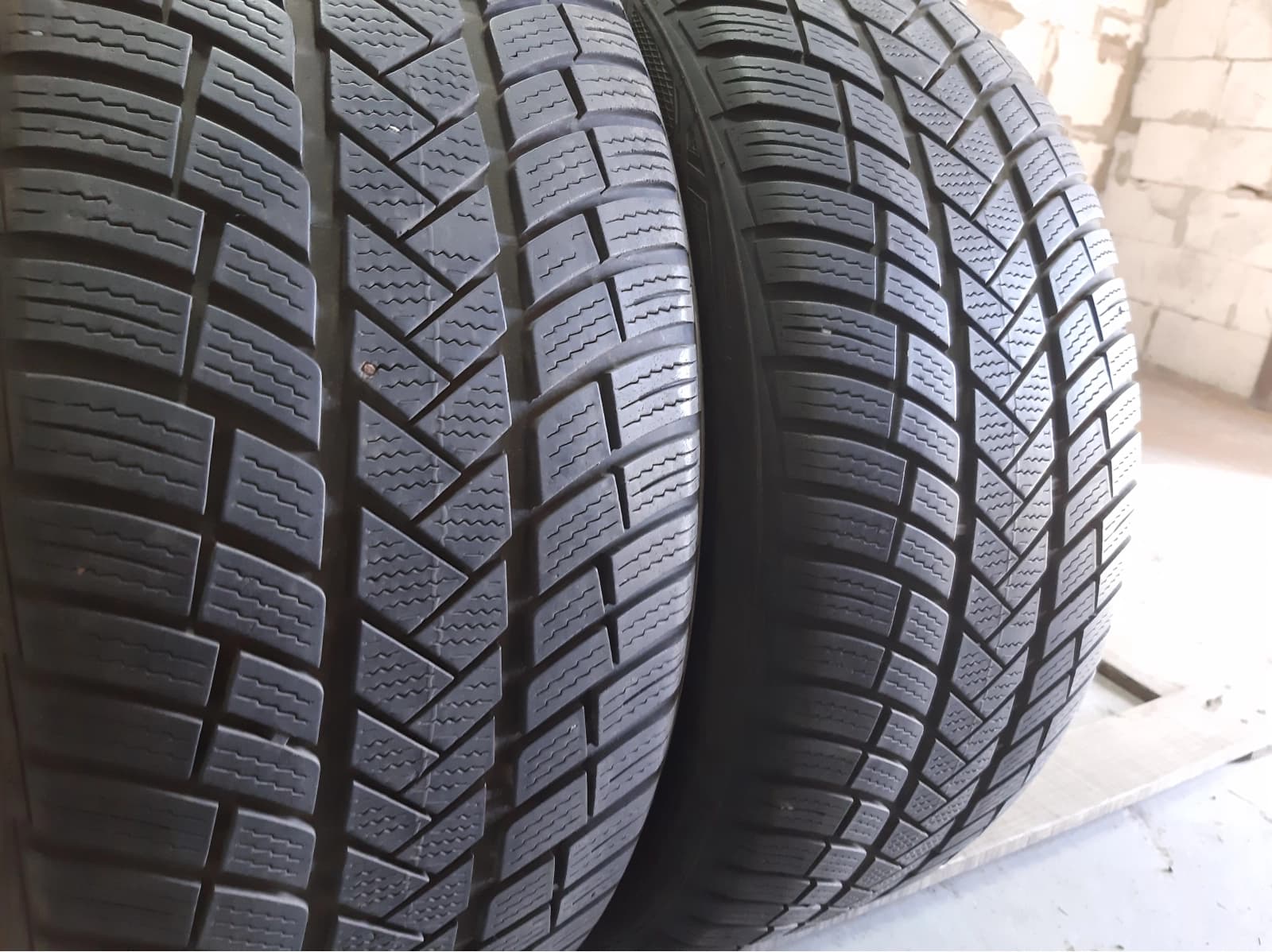Придбати вживані шини Vredestein Quatrac Pro 235/45 R 18 Вживані шини з Європи Vredestein Quatrac Pro 235/45 R 18