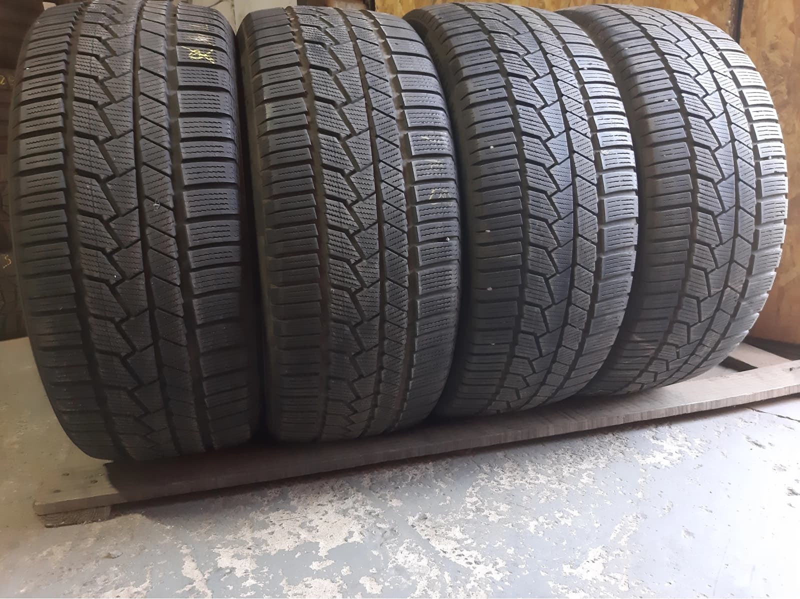 Придбати вживані шини Continental Winter Contact 860 SSSR 225/45 R 18 Вживані шини з Європи Continental Winter Contact 860 SSSR 225/45 R 18