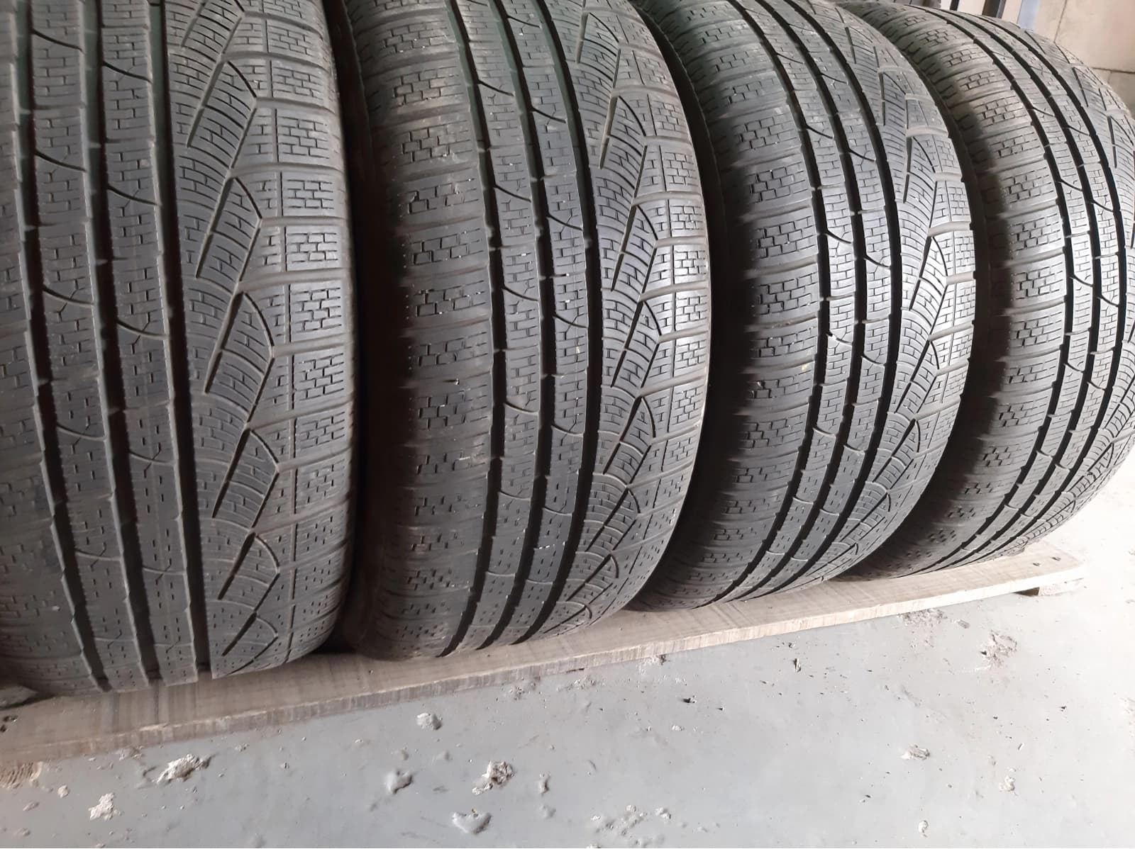 Придбати вживані шини Pirelli Sottozero . . 235/50 R 17 Вживані шини з Європи Pirelli Sottozero . . 235/50 R 17