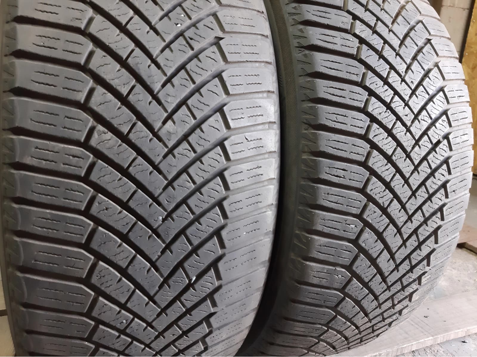Придбати вживані шини Yokohama Blu Earth Winter V906 225/45 R 17 Вживані шини з Європи Yokohama Blu Earth Winter V906 225/45 R 17