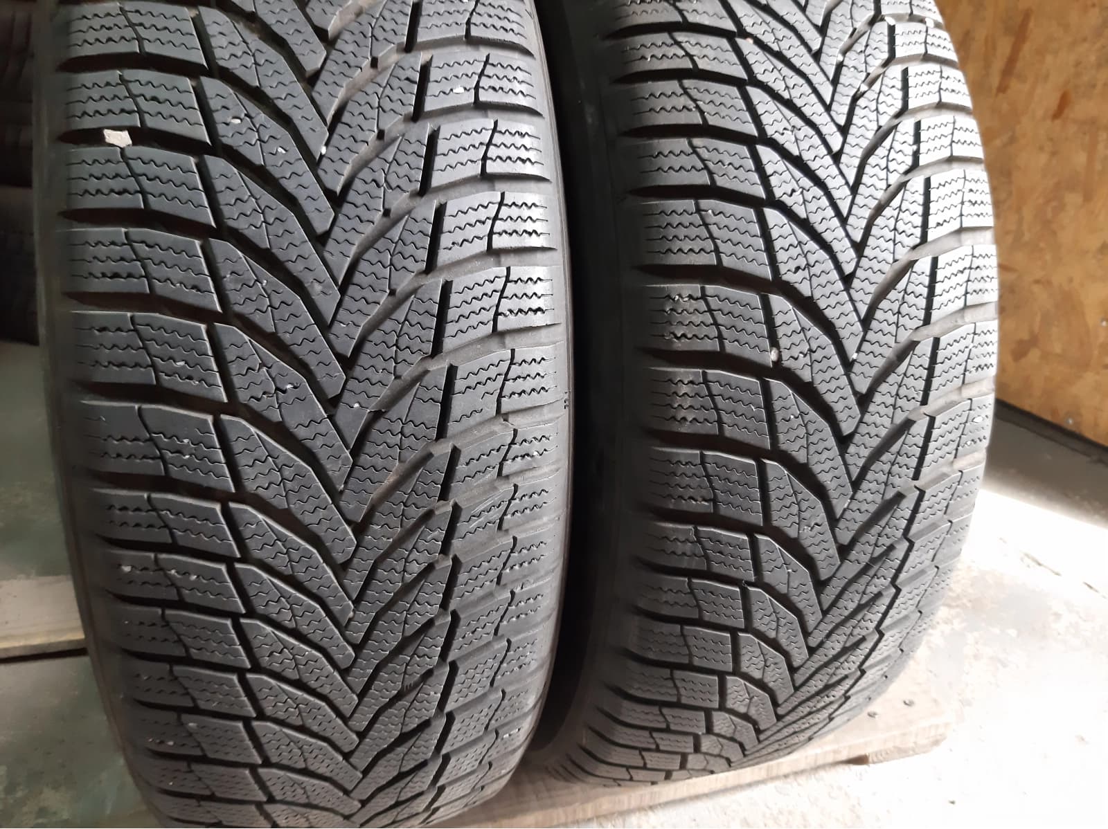 Придбати вживані шини Nexen Winguard Sport 2 Suv 215/60 R 17 Вживані шини з Європи Nexen Winguard Sport 2 Suv 215/60 R 17