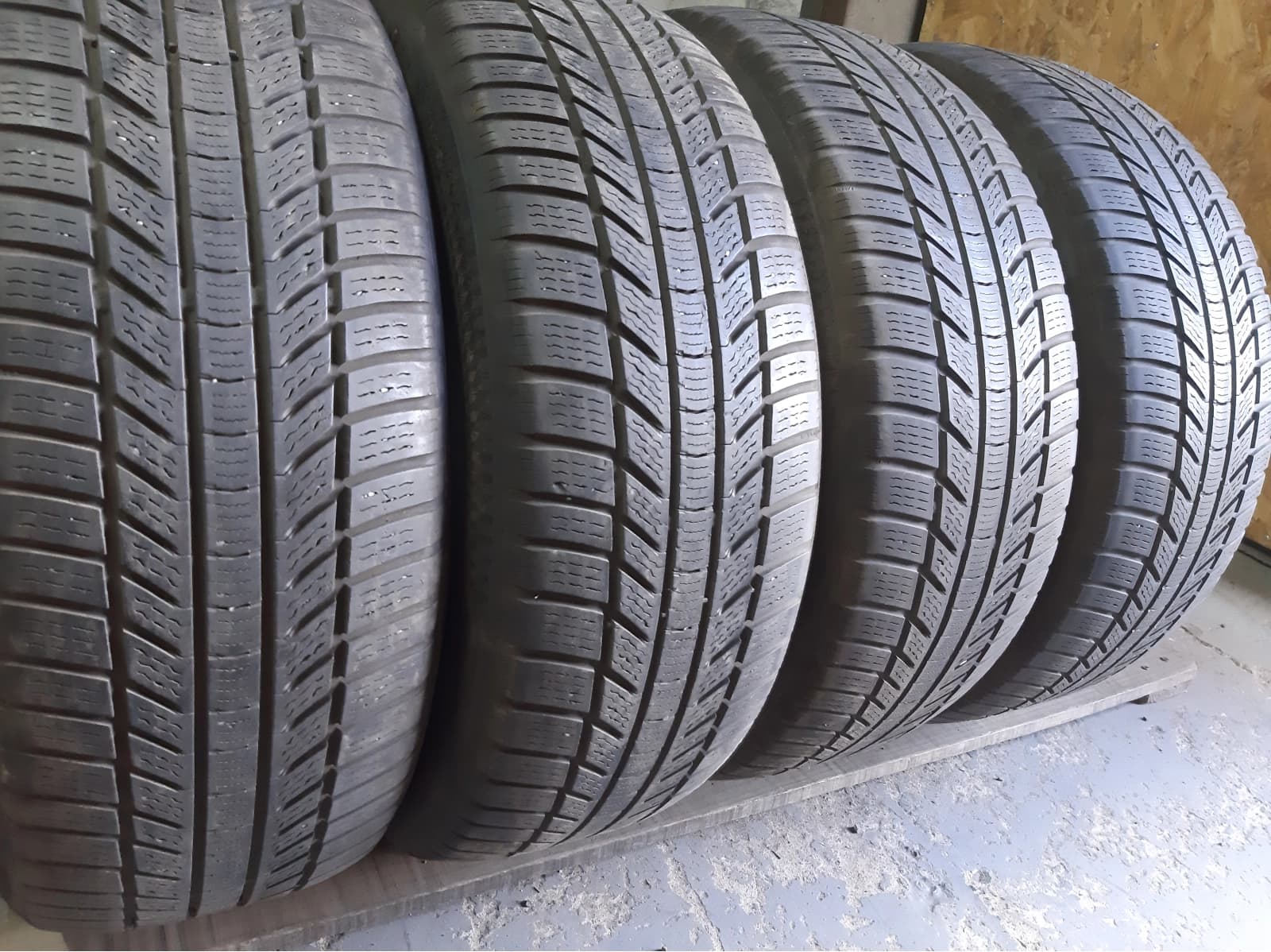 Придбати вживані шини Continental WinterContact TS870P . 215/55 R 17 Вживані шини з Європи Continental WinterContact TS870P . 215/55 R 17