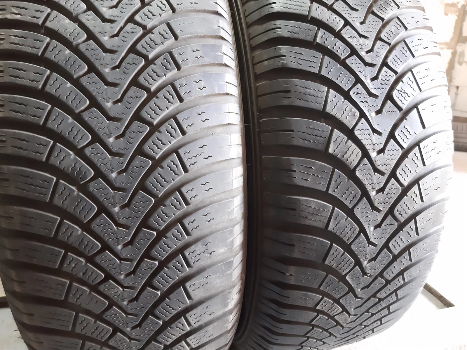 Придбати вживані шини Falken Eurowinter HS 01 215/60 R 16 Вживані шини з Європи Falken Eurowinter HS 01 215/60 R 16