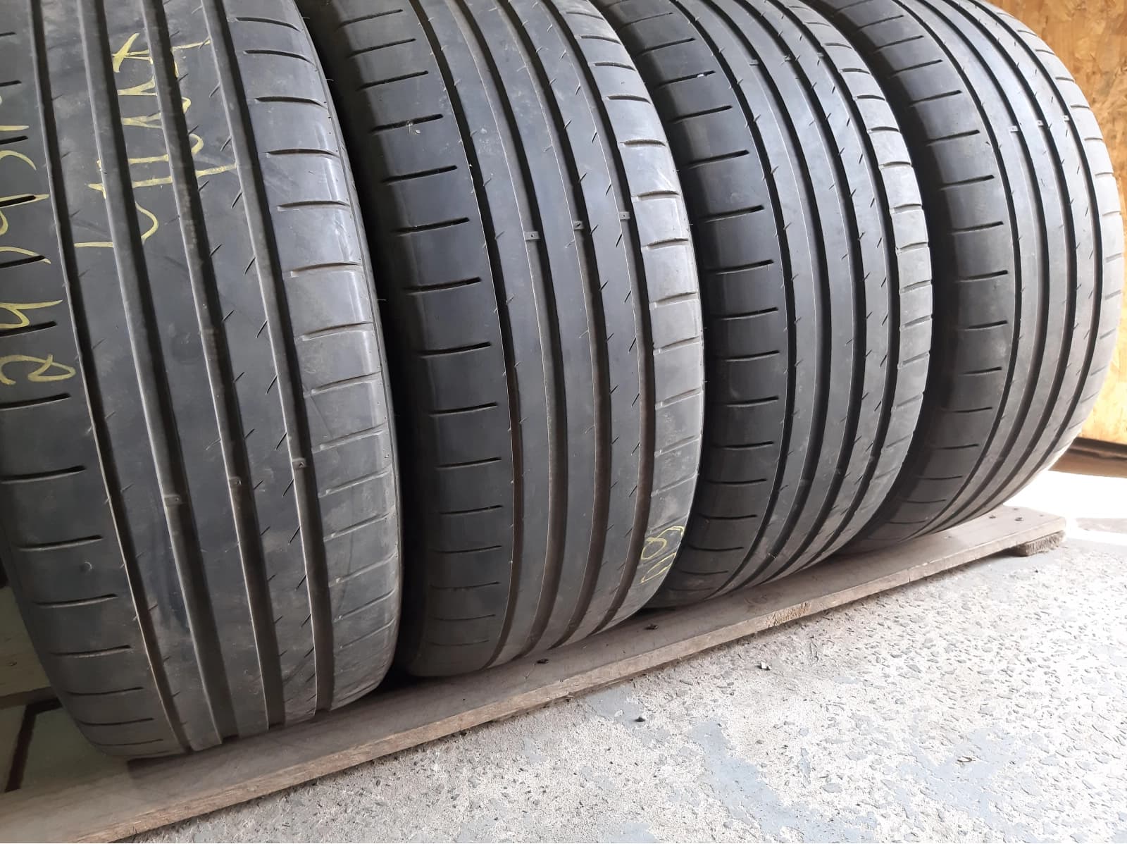 Придбати вживані шини Gripmax SureGrip Pro Sport 245/45 R 19 Вживані шини з Європи Gripmax SureGrip Pro Sport 245/45 R 19
