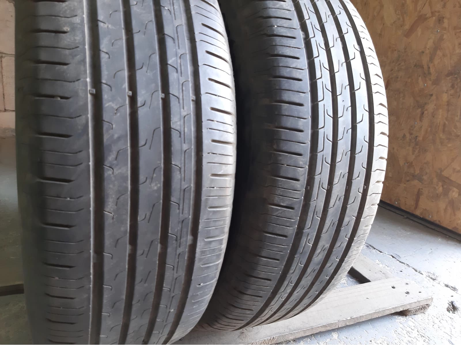 Придбати вживані шини Continental Eco Contact 6 . 215/65 R 16 Вживані шини з Європи Continental Eco Contact 6 . 215/65 R 16