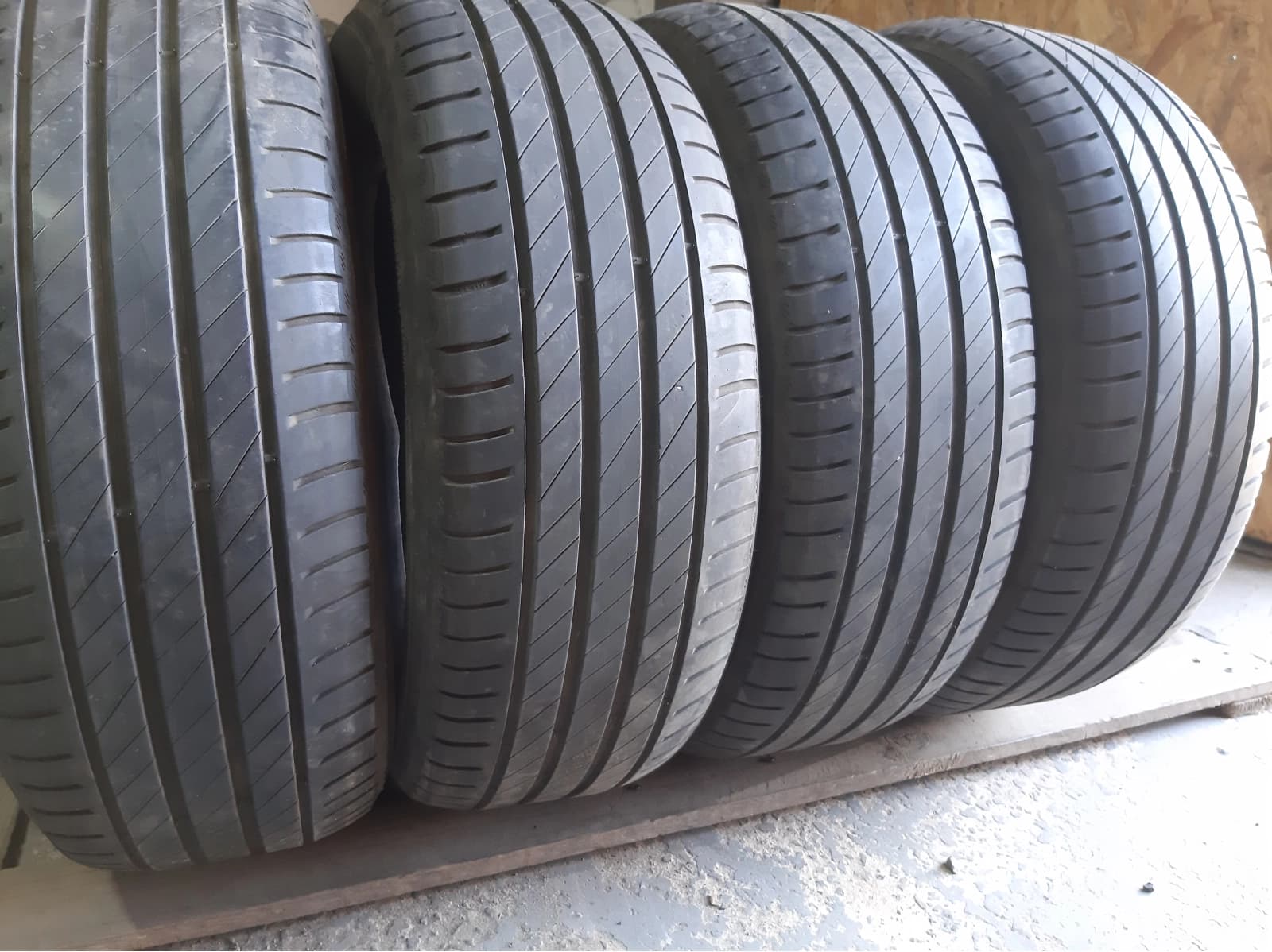 Придбати вживані шини Kleber Dynaxer HP4 215/60 R 16 Вживані шини з Європи Kleber Dynaxer HP4 215/60 R 16