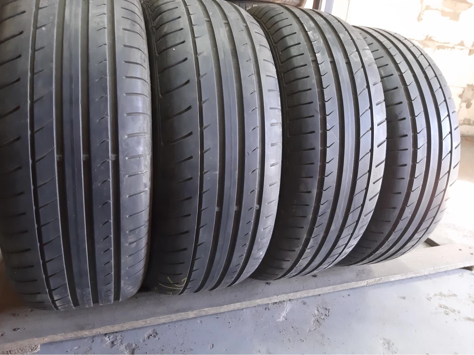 Придбати вживані шини Dunlop Sport Blue Response 205/55 R 16 Вживані шини з Європи Dunlop Sport Blue Response 205/55 R 16