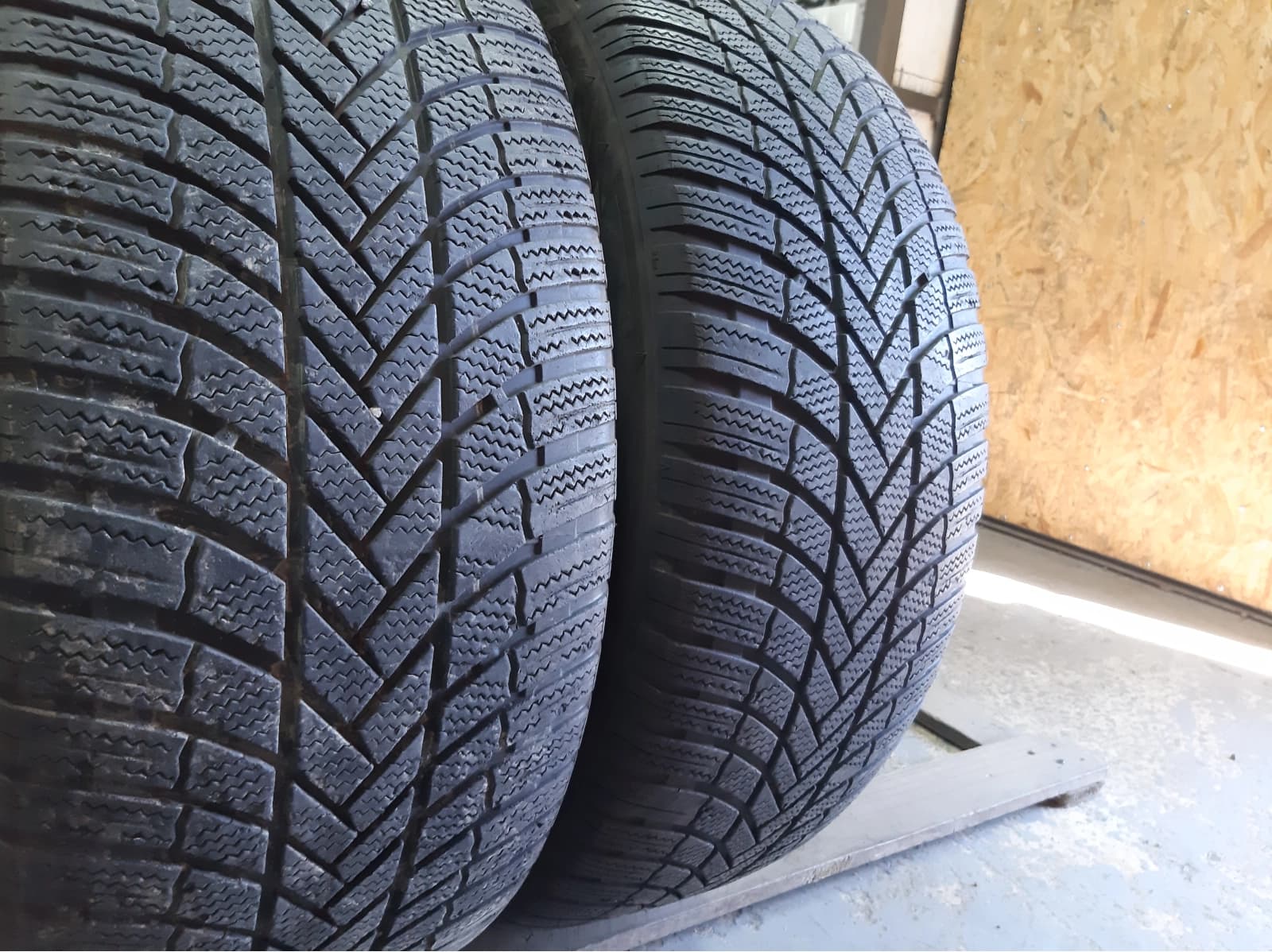 Придбати вживані шини Bridgestone Blizzak- LM005 275/45 R 21 Вживані шини з Європи Bridgestone Blizzak- LM005 275/45 R 21