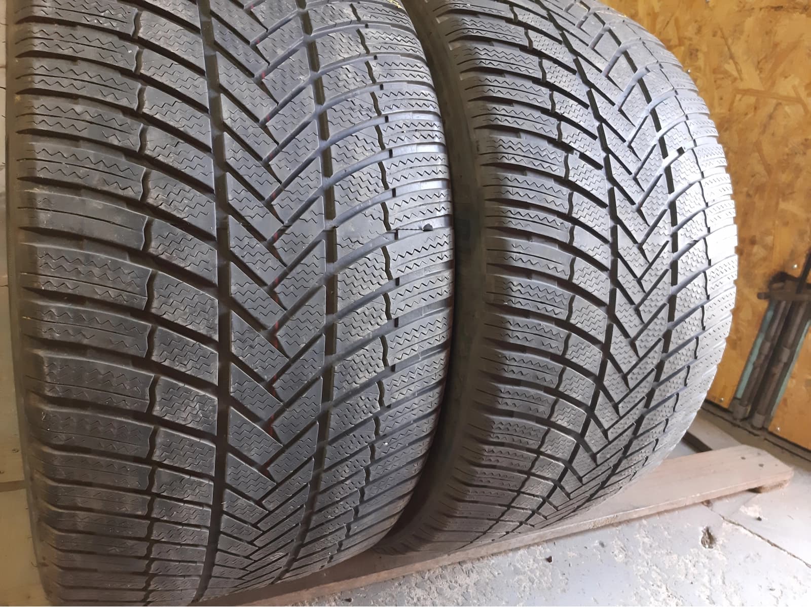 Придбати вживані шини Bridgestone Blizzak- LM005 . . 315/35 R 21 Вживані шини з Європи Bridgestone Blizzak- LM005 . . 315/35 R 21
