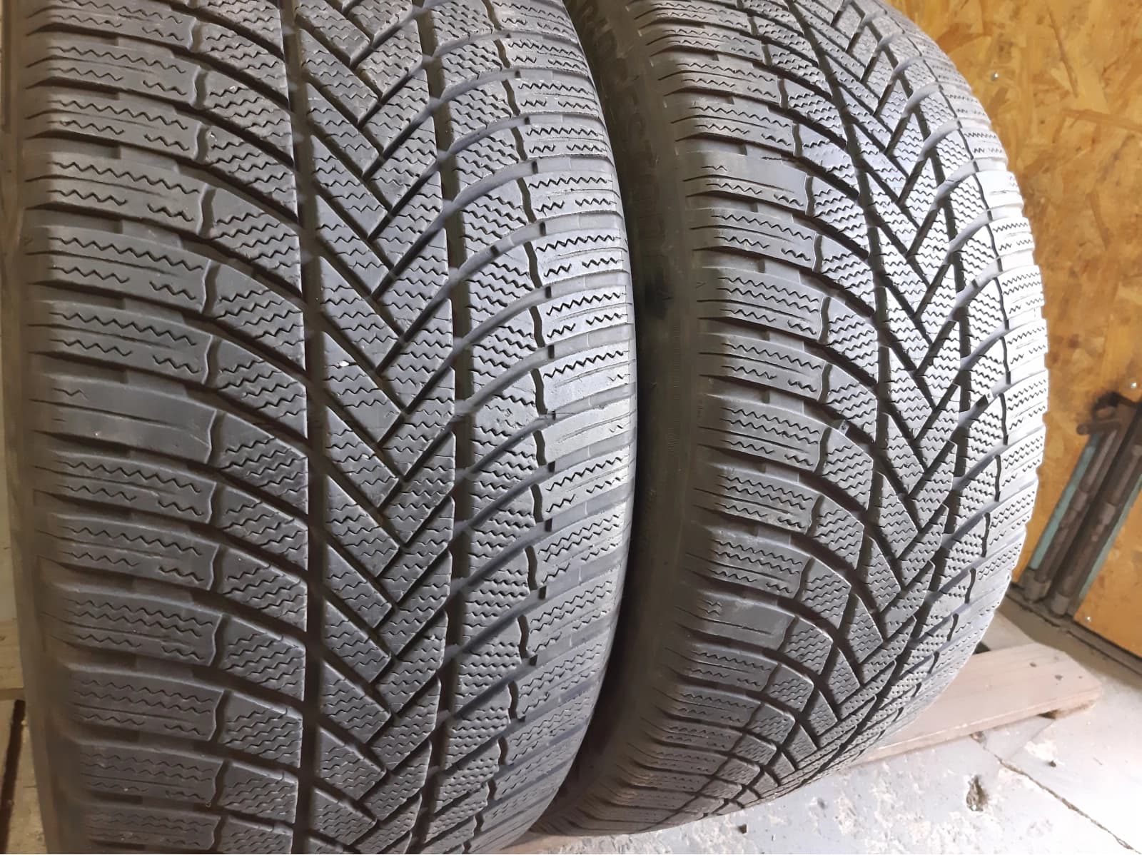 Придбати вживані шини Bridgestone Blizzak- LM 005 . 275/40 R 21 Вживані шини з Європи Bridgestone Blizzak- LM 005 . 275/40 R 21