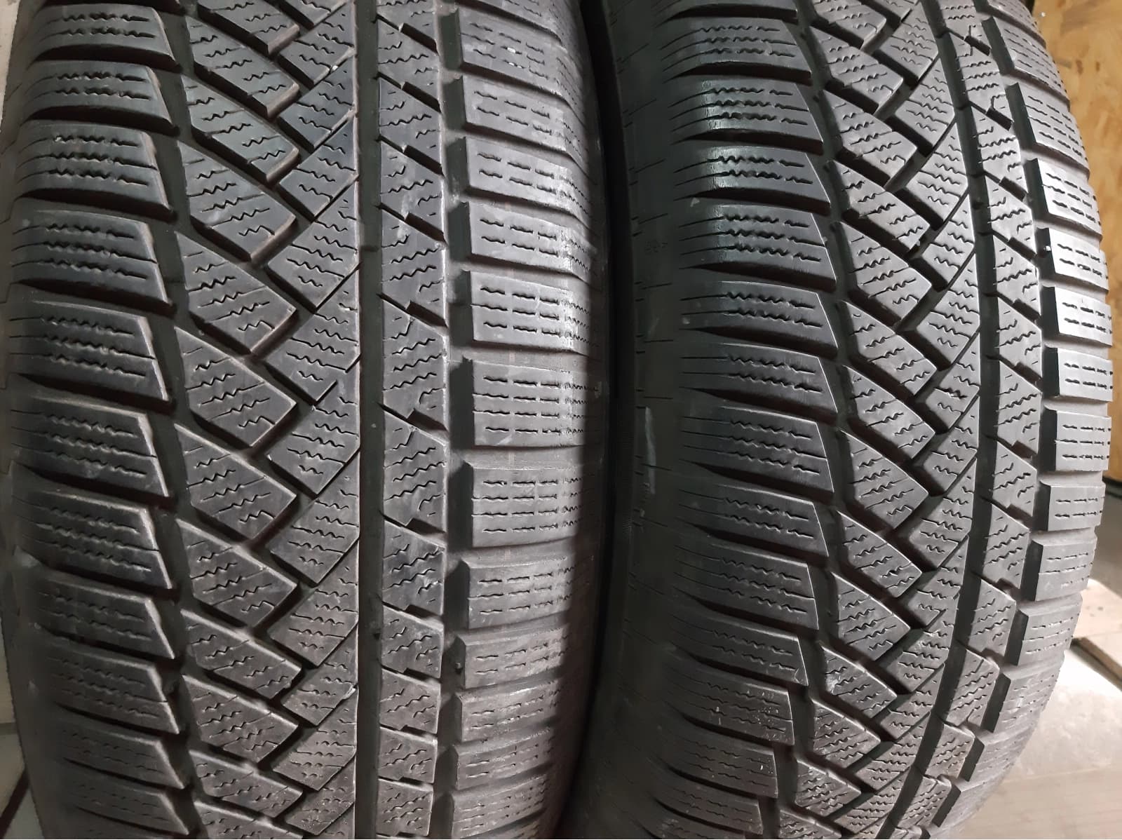 Придбати вживані шини Continental Winter Contact TS 850P 235/65 R 17 Вживані шини з Європи Continental Winter Contact TS 850P 235/65 R 17