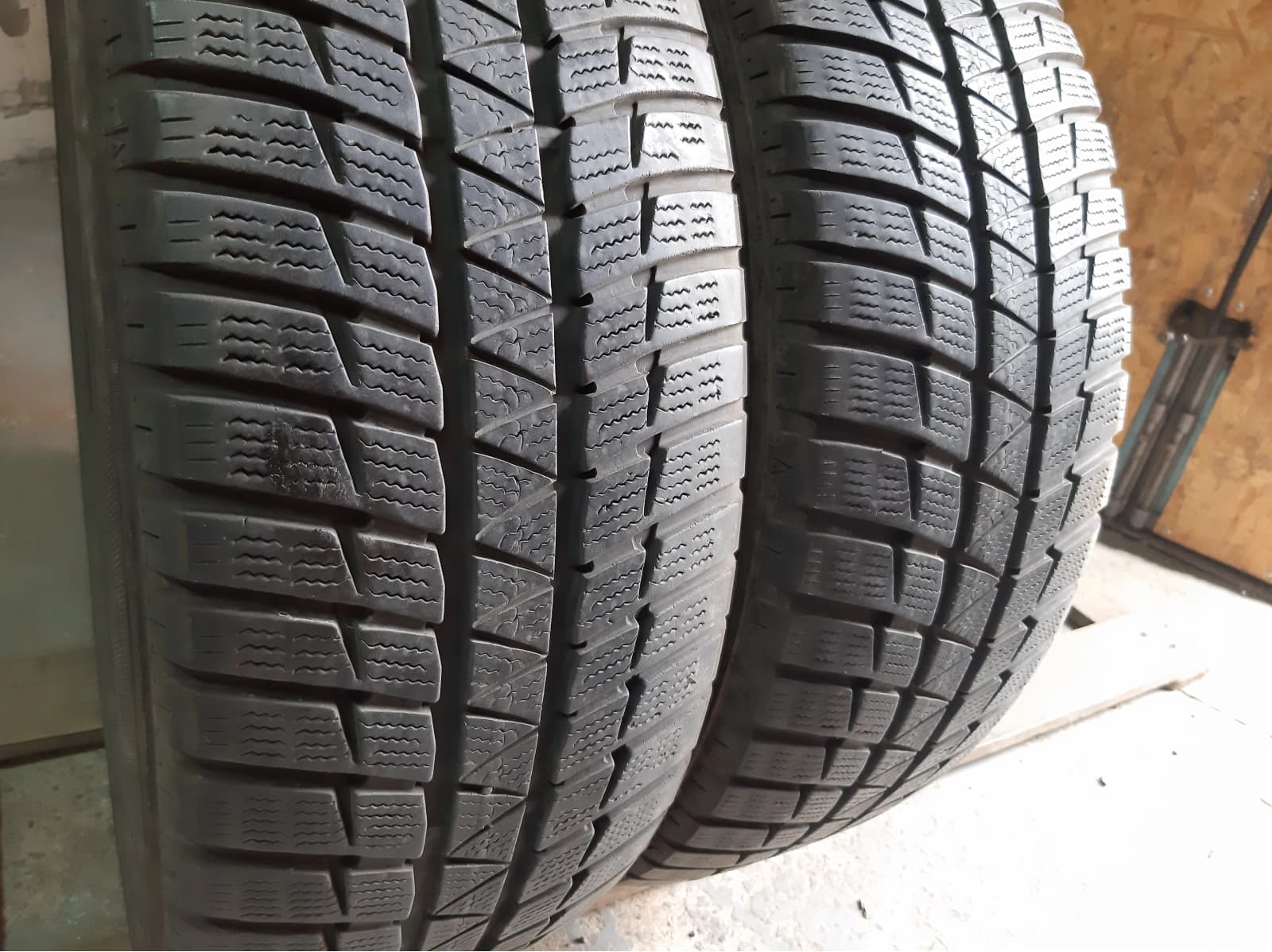 Придбати вживані шини Falken HS 449 EuroWinter . . . 225/55 R 19 Вживані шини з Європи Falken HS 449 EuroWinter . . . 225/55 R 19