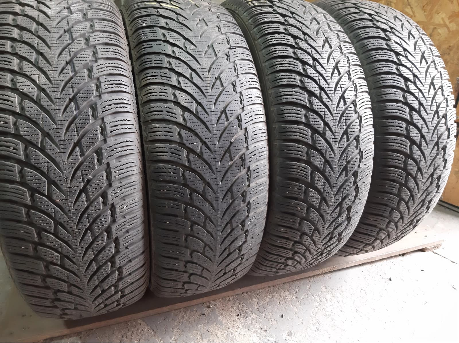 Придбати вживані шини Nokian WR 4 Suv 225/55 R 19 Вживані шини з Європи Nokian WR 4 Suv 225/55 R 19