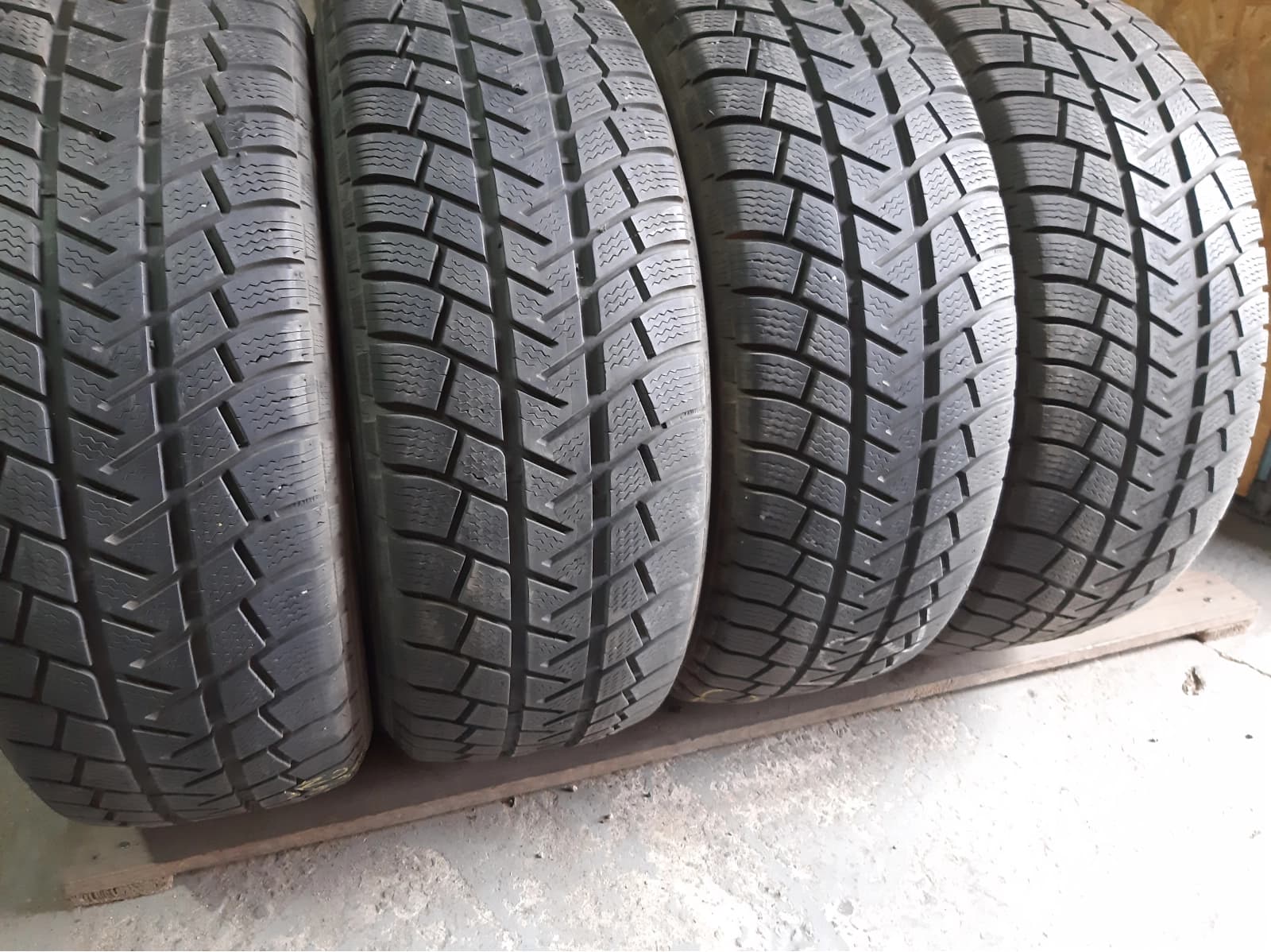Придбати вживані шини Michelin Latitude Alpine 225/55 R 18 Вживані шини з Європи Michelin Latitude Alpine 225/55 R 18