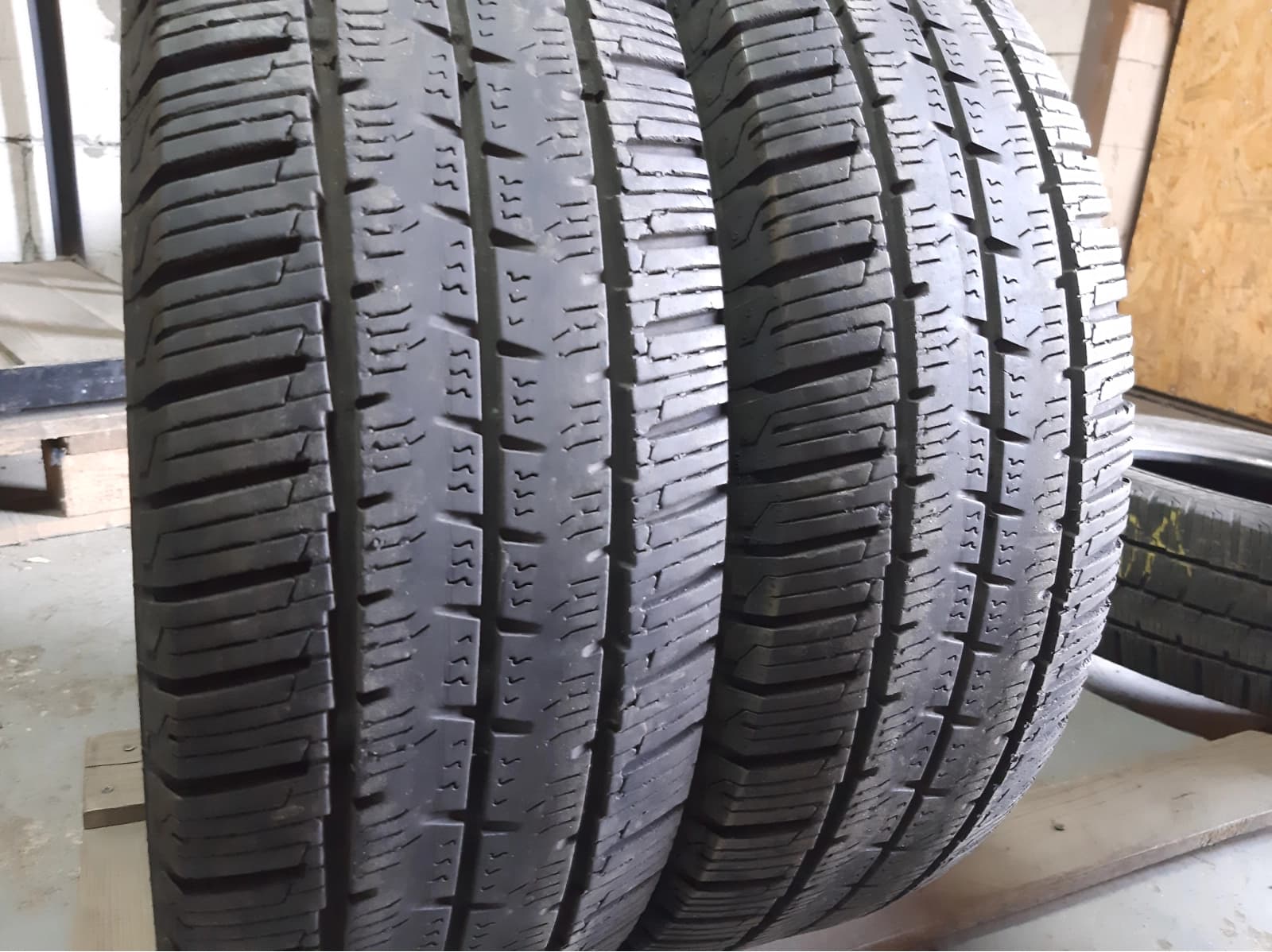 Придбати вживані шини Continental Van Contact 4 Season 205/65 R 16C Вживані шини з Європи Continental Van Contact 4 Season 205/65 R 16C