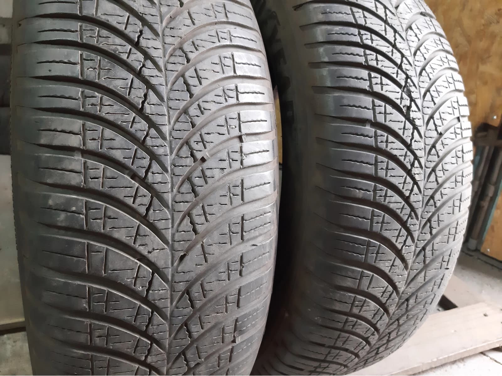 Придбати вживані шини GoodYear Vector 4 Seasons 205/65 R 15 Вживані шини з Європи GoodYear Vector 4 Seasons 205/65 R 15