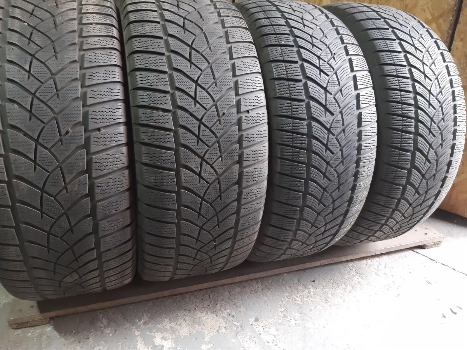 Придбати вживані шини Good Year Ultra Grip Perfomance. . 255/50 R 19 Вживані шини з Європи Good Year Ultra Grip Perfomance. . 255/50 R 19