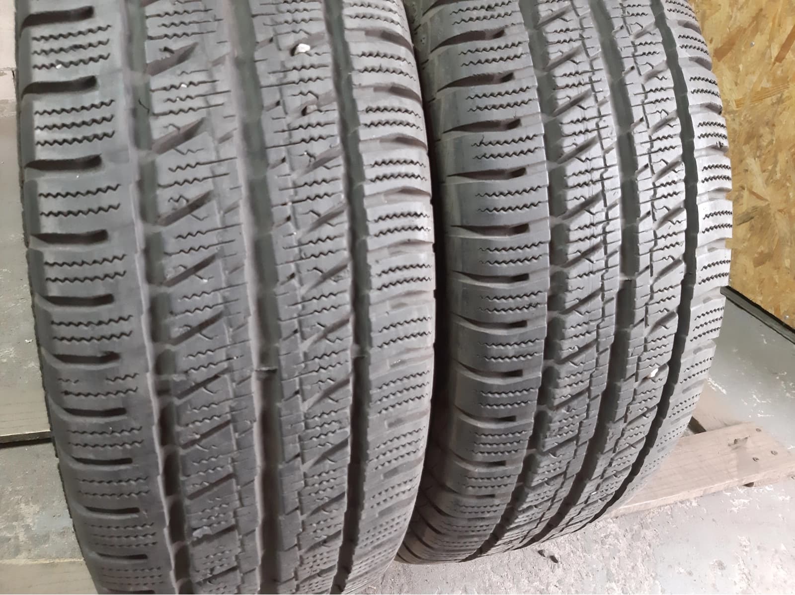 Придбати вживані шини Points Winter Star 4 235/65 R 16C Вживані шини з Європи Points Winter Star 4 235/65 R 16C