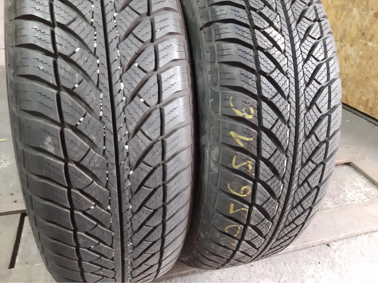 Придбати вживані шини GoodYear Ultra Grip Performance 205/65 R 16 Вживані шини з Європи GoodYear Ultra Grip Performance 205/65 R 16