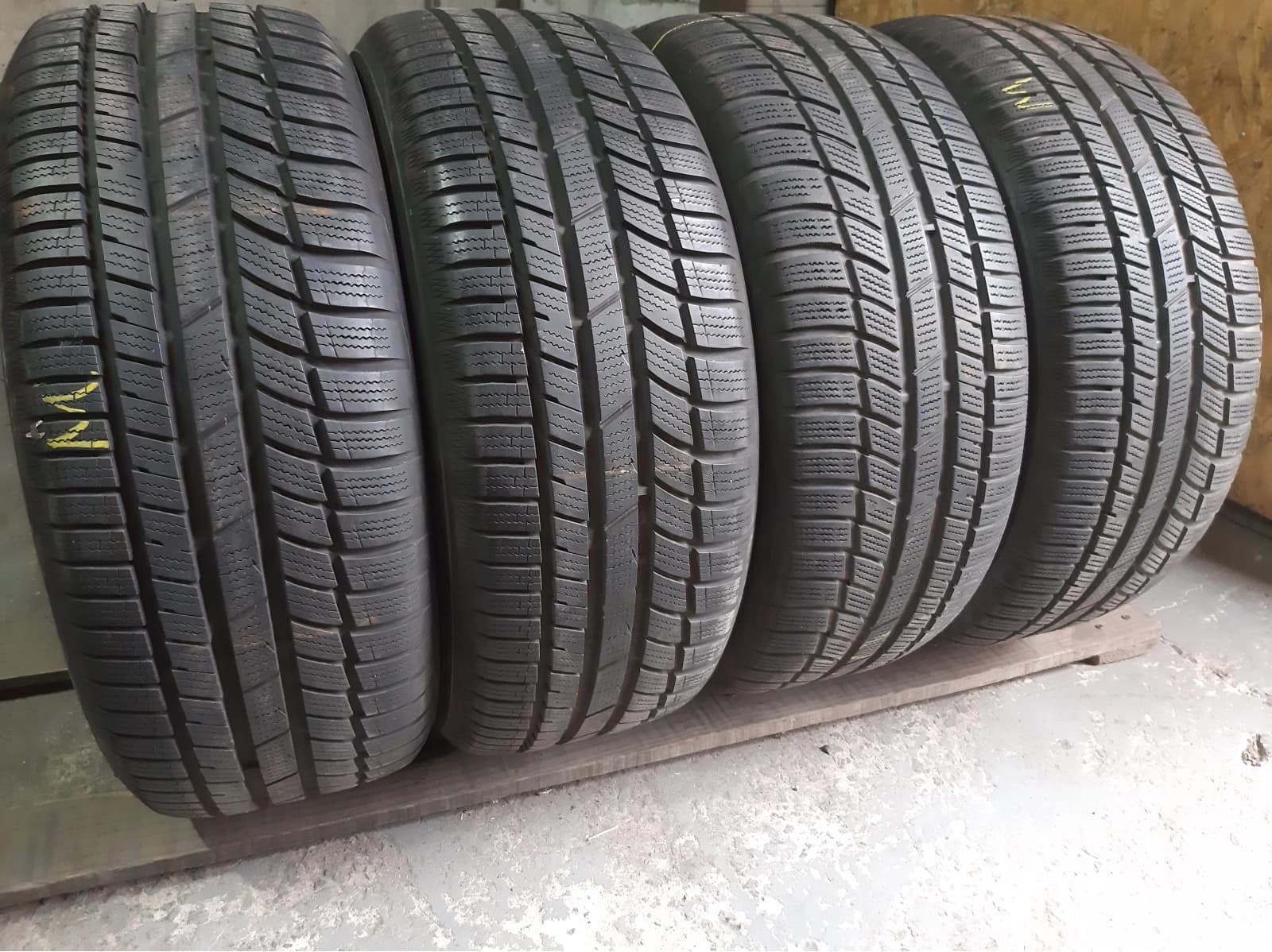 Придбати вживані шини Toyo Snow Prox S 954 215/55 R 16 Вживані шини з Європи Toyo Snow Prox S 954 215/55 R 16