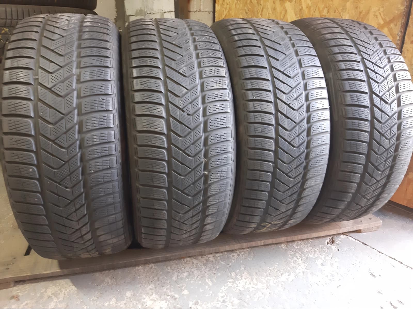 Придбати вживані шини Pirelli Sottozero 3 . … 255/45 R 19 Вживані шини з Європи Pirelli Sottozero 3 . … 255/45 R 19