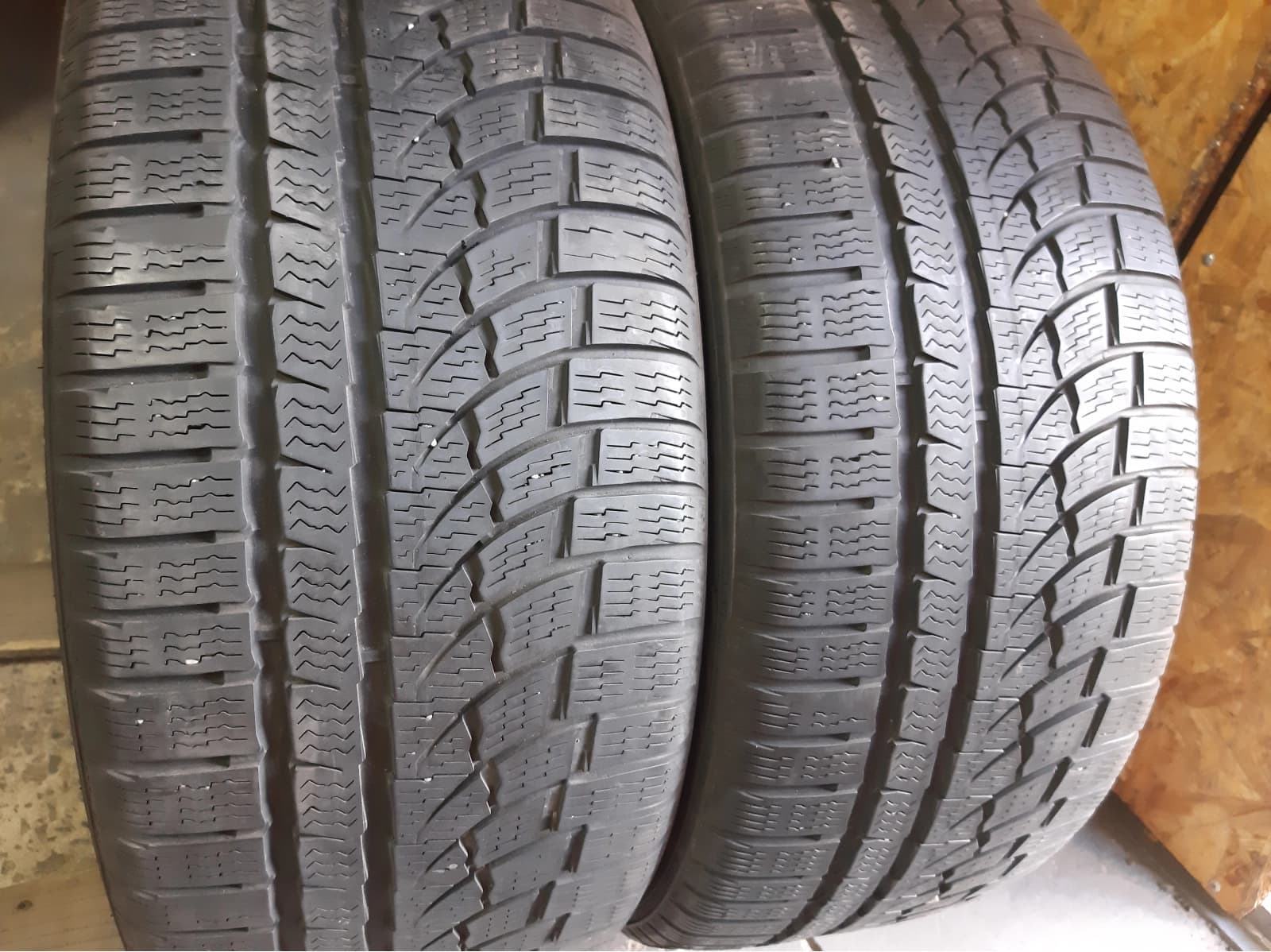 Придбати вживані шини Nokian WR A4 235/40 R 19 Вживані шини з Європи Nokian WR A4 235/40 R 19