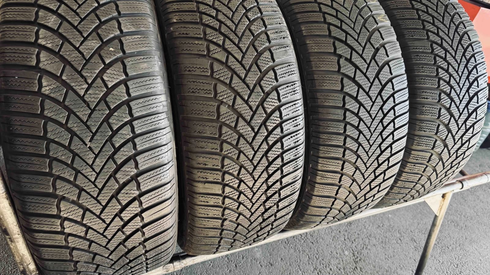 Придбати вживані шини Bridgestone BlizzakLM-005 . 225/50 R 18 Вживані шини з Європи Bridgestone BlizzakLM-005 . 225/50 R 18