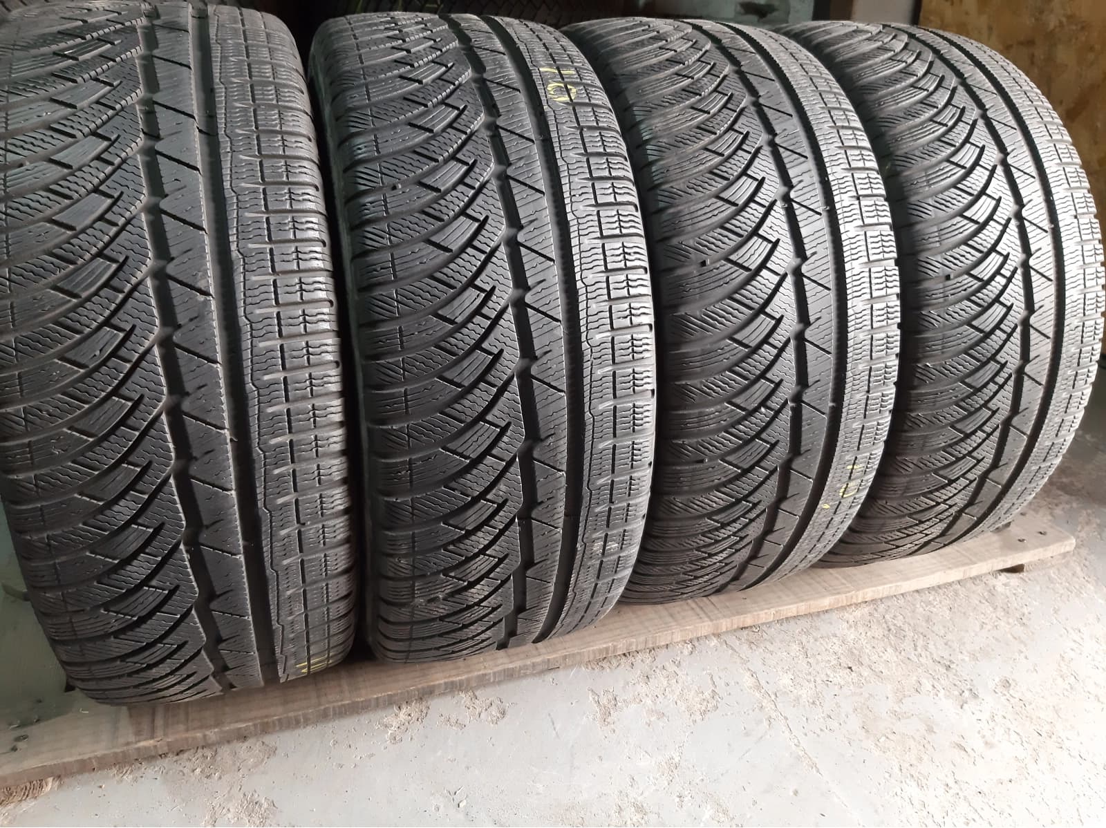 Придбати вживані шини Michelin Alpin PA4 . 225/40 R 18 Вживані шини з Європи Michelin Alpin PA4 . 225/40 R 18