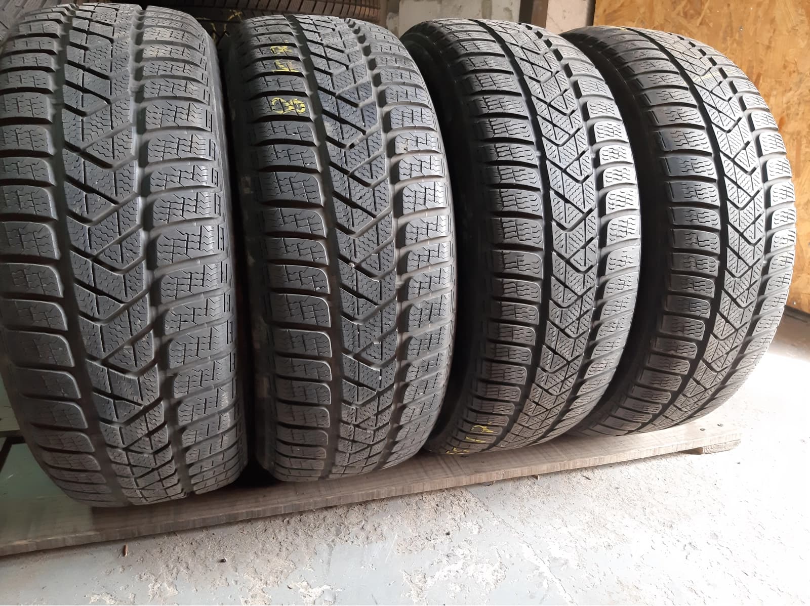 Придбати вживані шини Pireli Sottozero 3 / 215/55 R 17 Вживані шини з Європи Pireli Sottozero 3 / 215/55 R 17