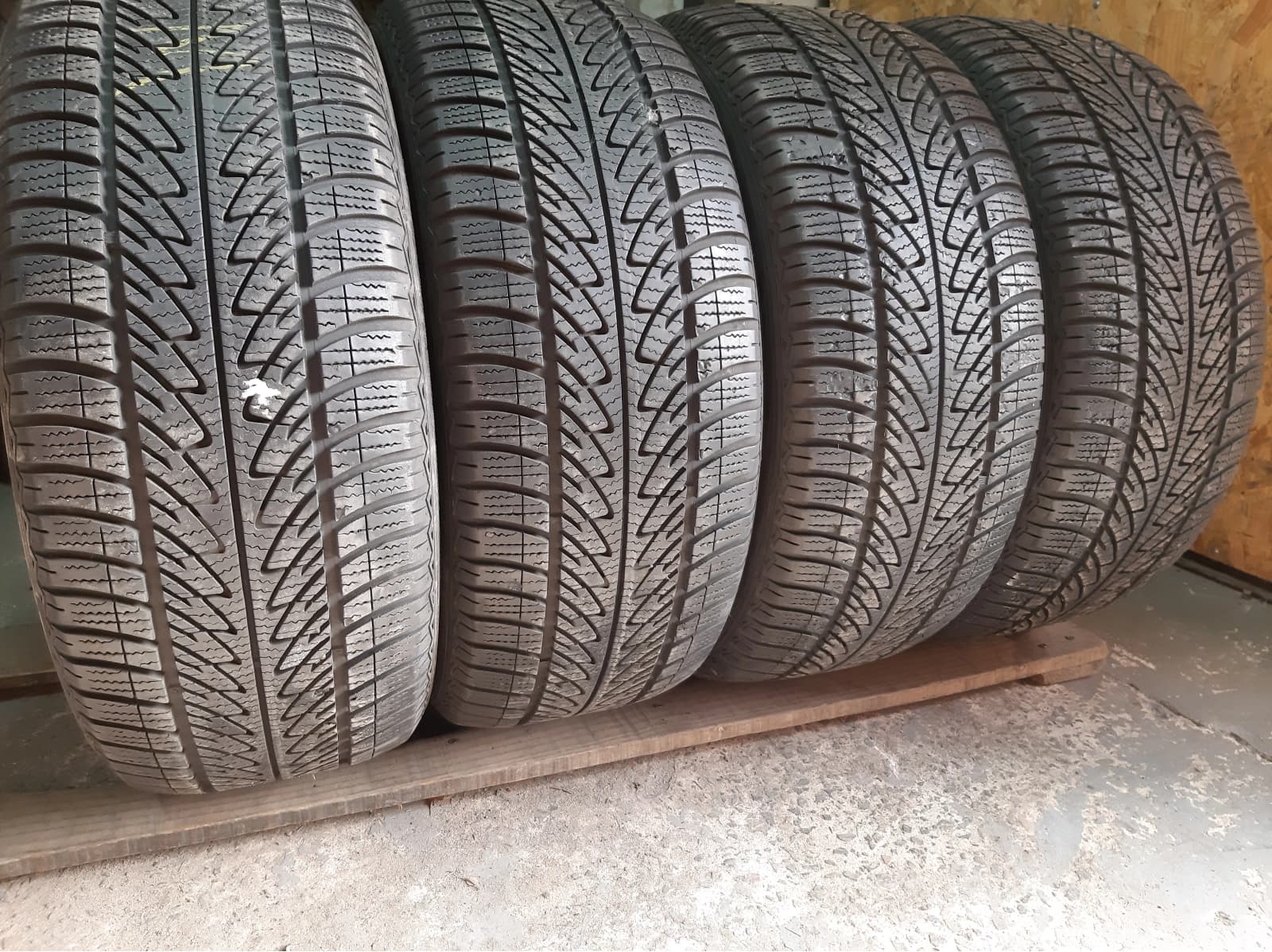 Придбати вживані шини GoodYear Ultra Grip Performance … 225/45 R 18 Вживані шини з Європи GoodYear Ultra Grip Performance … 225/45 R 18