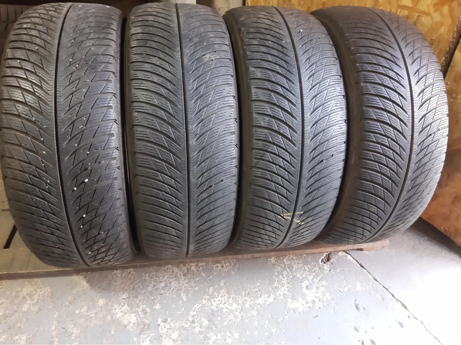 Придбати вживані шини Michelin Pilot Alpin 5 . 225/55 R 18 Вживані шини з Європи Michelin Pilot Alpin 5 . 225/55 R 18