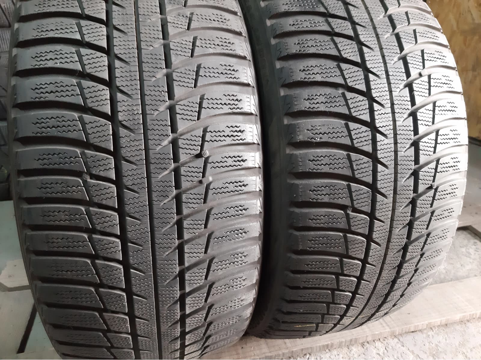 Придбати вживані шини Bridgestone Blizzak LM-001 … . 245/40 R 18 Вживані шини з Європи Bridgestone Blizzak LM-001 … . 245/40 R 18