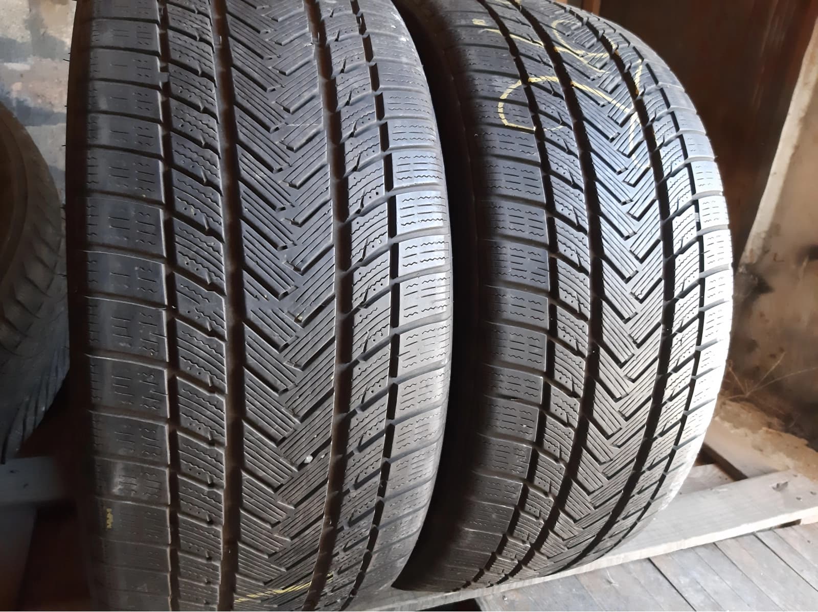 Придбати вживані шини Gripmax SureGHPro 265/35 R 21 Вживані шини з Європи Gripmax SureGHPro 265/35 R 21