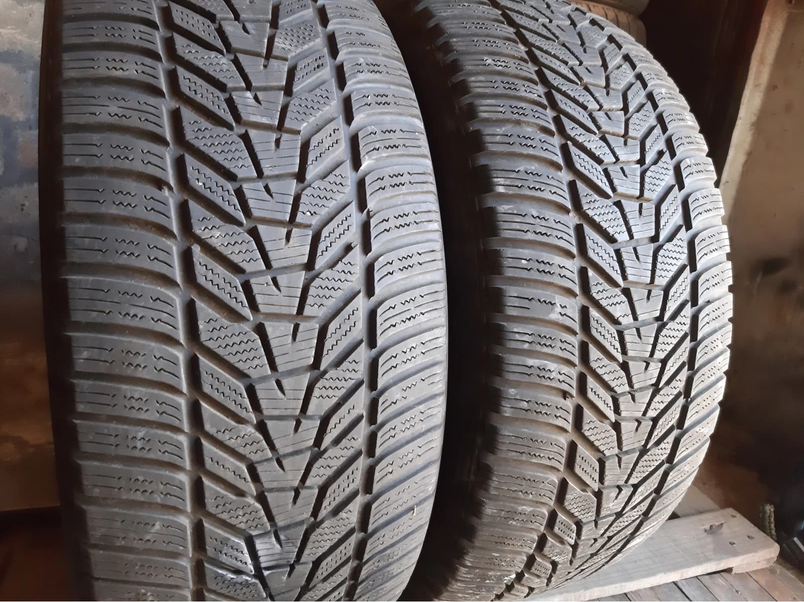 Придбати вживані шини Hankook Winter I*Cept Evo 3 255/45 R 19 Вживані шини з Європи Hankook Winter I*Cept Evo 3 255/45 R 19