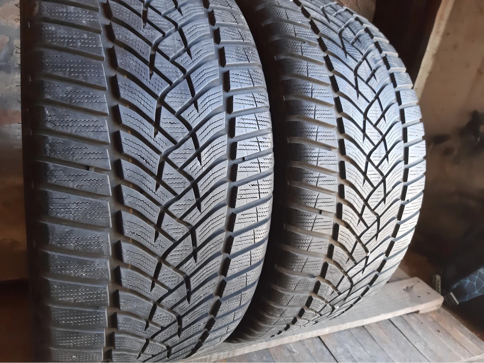 Придбати вживані шини Good Year Ultra Grip Perfomance. 255/35 R 19 Вживані шини з Європи Good Year Ultra Grip Perfomance. 255/35 R 19