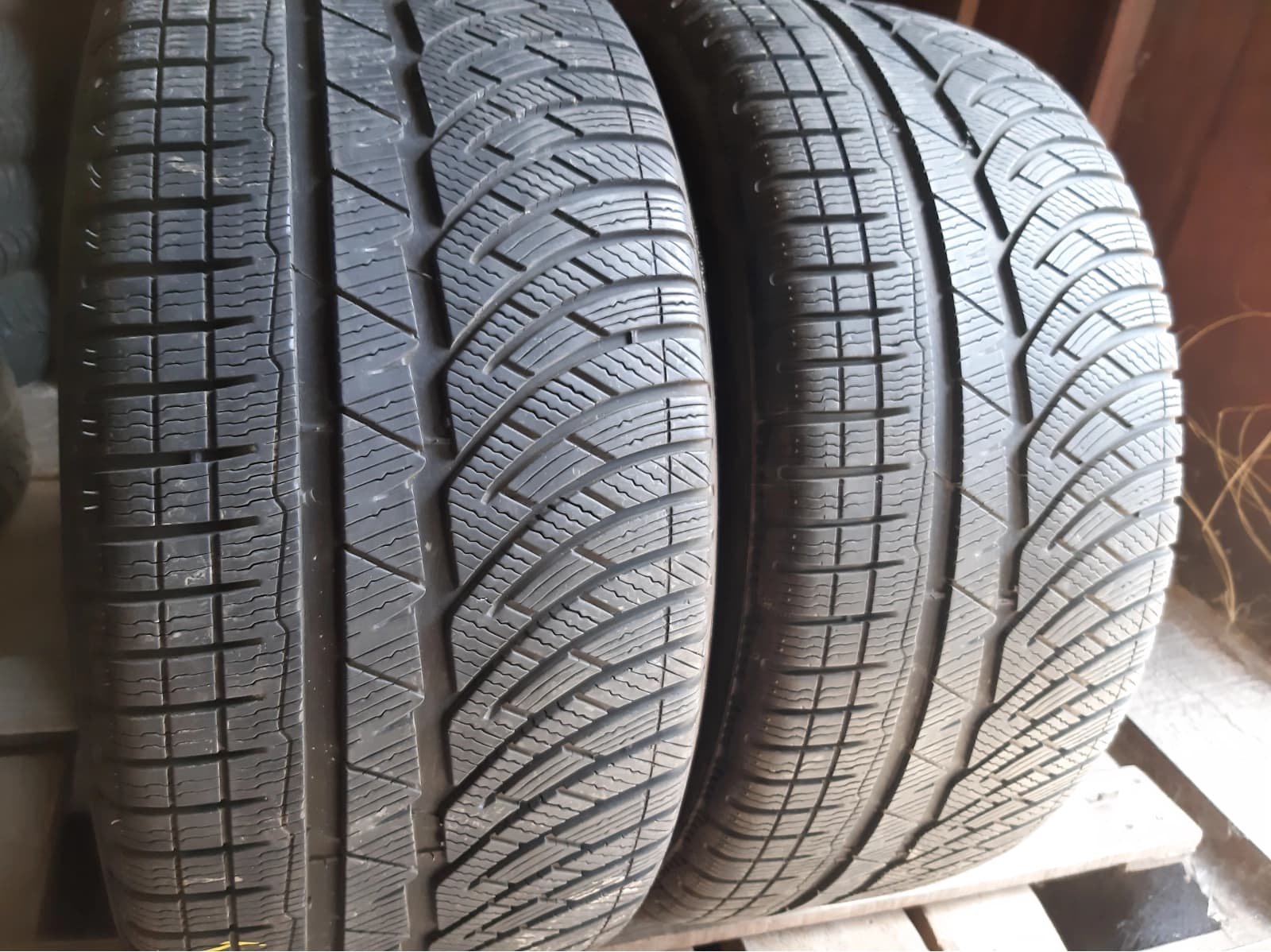 Придбати вживані шини Michelin Pilot Alpin PA 4 265/40 R 18 Вживані шини з Європи Michelin Pilot Alpin PA 4 265/40 R 18
