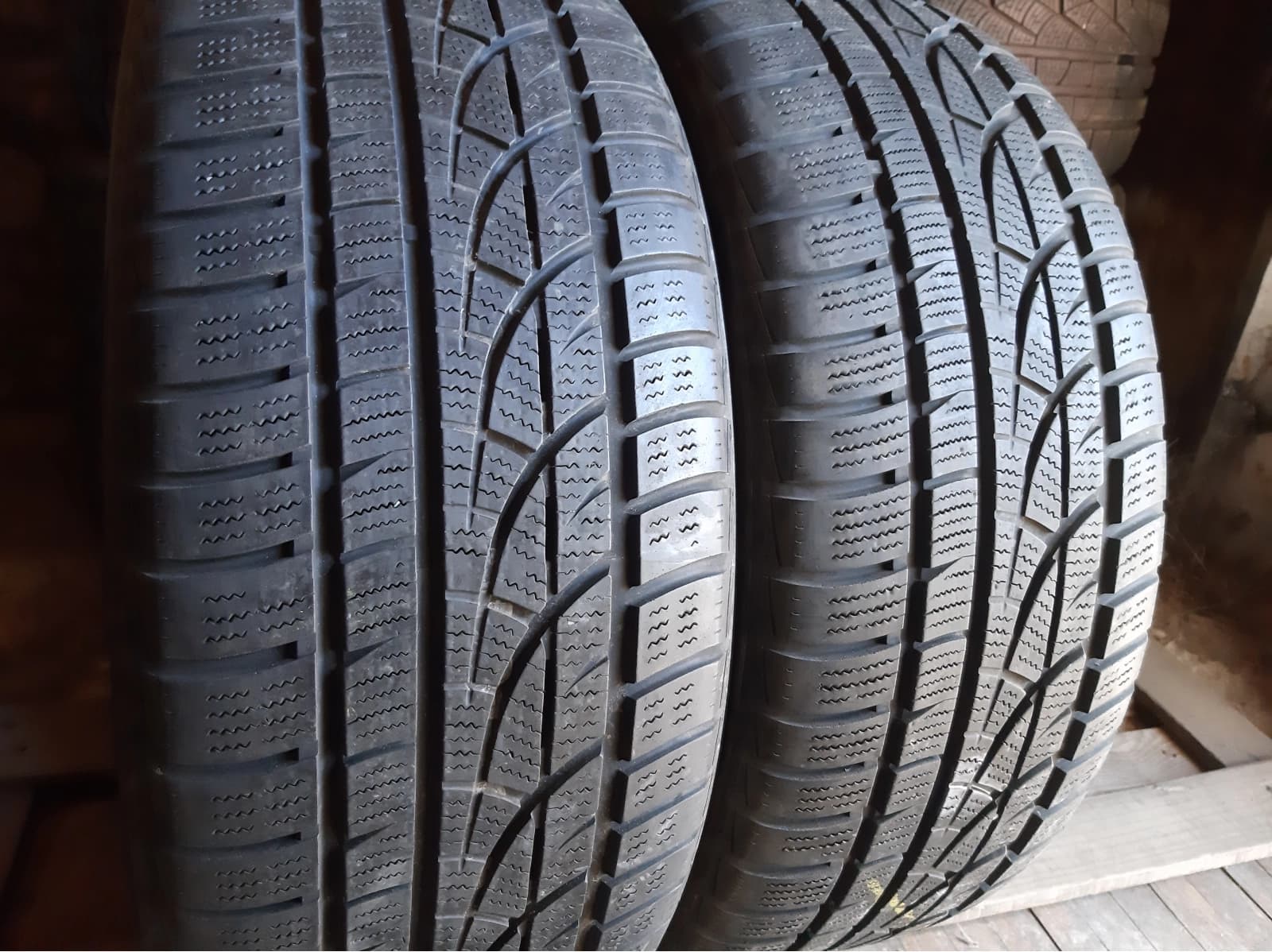 Придбати вживані шини Hankook Winter I Cept Evo . 235/50 R 18 Вживані шини з Європи Hankook Winter I Cept Evo . 235/50 R 18
