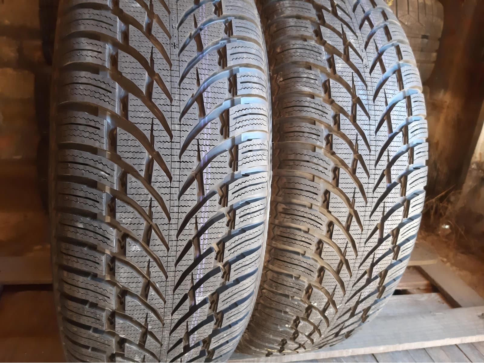 Придбати вживані шини Nokian WR Suv 4 225/60 R 18 Вживані шини з Європи Nokian WR Suv 4 225/60 R 18