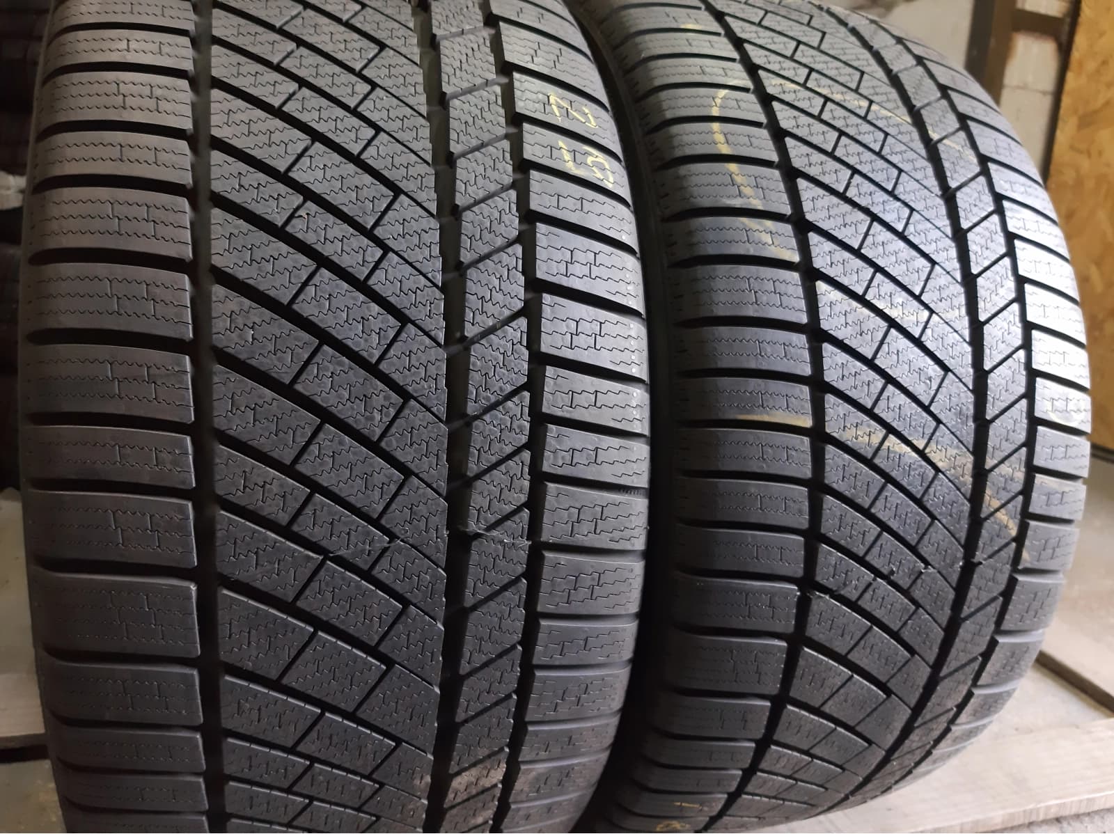 Придбати вживані шини Continental Conti Winter ContactTS830P 265/35 R 19 Вживані шини з Європи Continental Conti Winter ContactTS830P 265/35 R 19