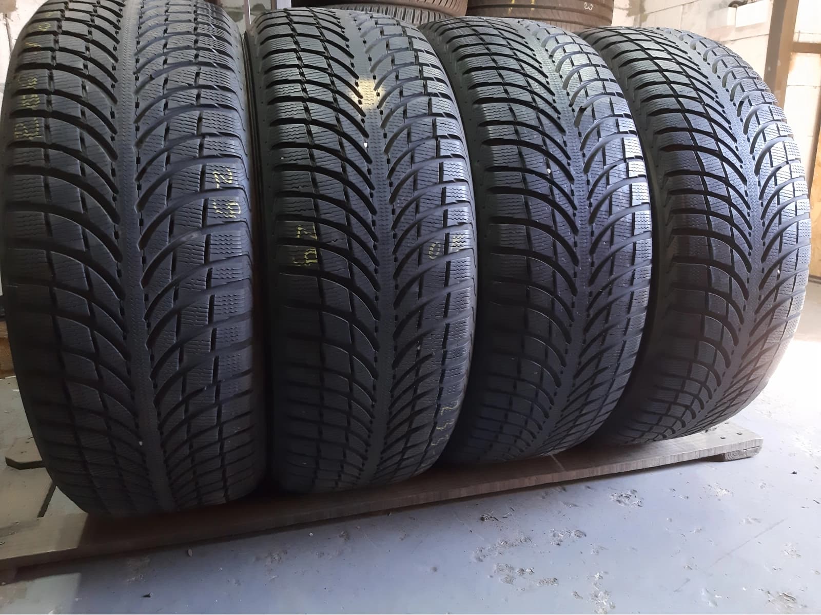 Придбати вживані шини Michelin Latitude Alpin . 235/55 R 19 Вживані шини з Європи Michelin Latitude Alpin . 235/55 R 19