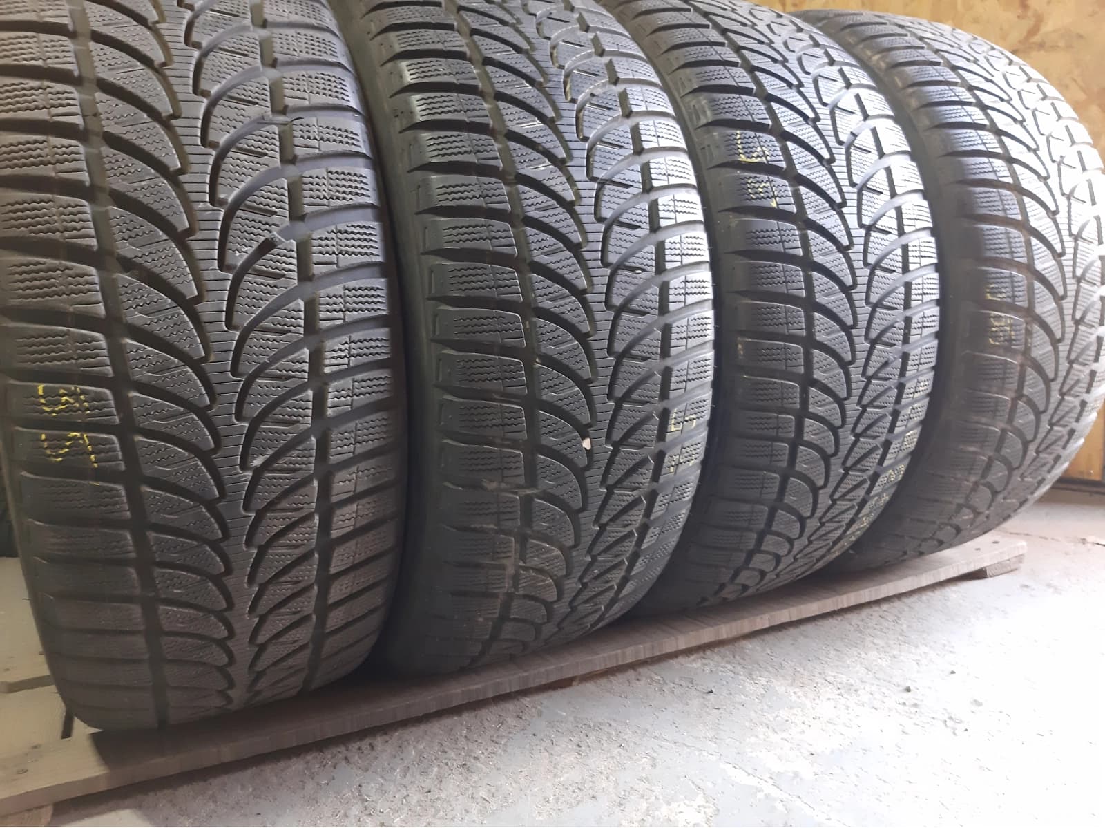 Придбати вживані шини Bridgestone Blizzak LM-80 Evo 255/50 R 20 Вживані шини з Європи Bridgestone Blizzak LM-80 Evo 255/50 R 20
