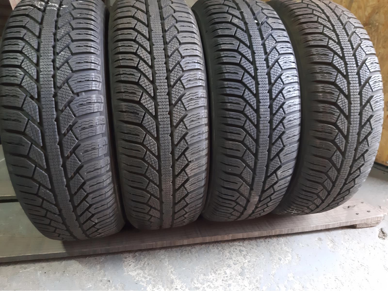 Придбати вживані шини Semperit Master-Grip 2 185/60 R 15 Вживані шини з Європи Semperit Master-Grip 2 185/60 R 15