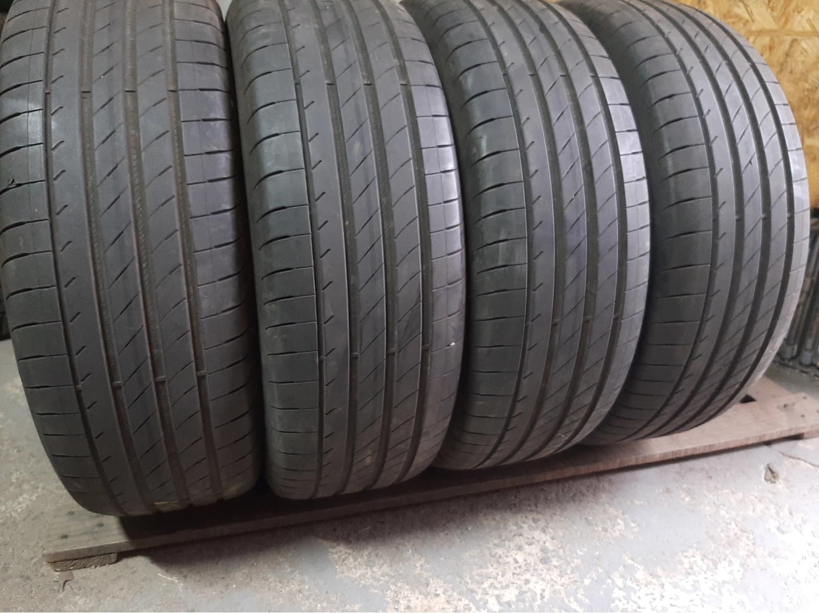 Придбати вживані шини Good Year Eagle F1 Asymmetric 5 225/60 R 17 Вживані шини з Європи Good Year Eagle F1 Asymmetric 5 225/60 R 17