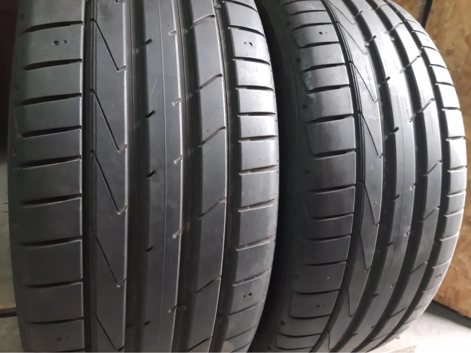 Придбати вживані шини Hankook Ventus S1 Evo 2 . 235/40 R 19 Вживані шини з Європи Hankook Ventus S1 Evo 2 . 235/40 R 19