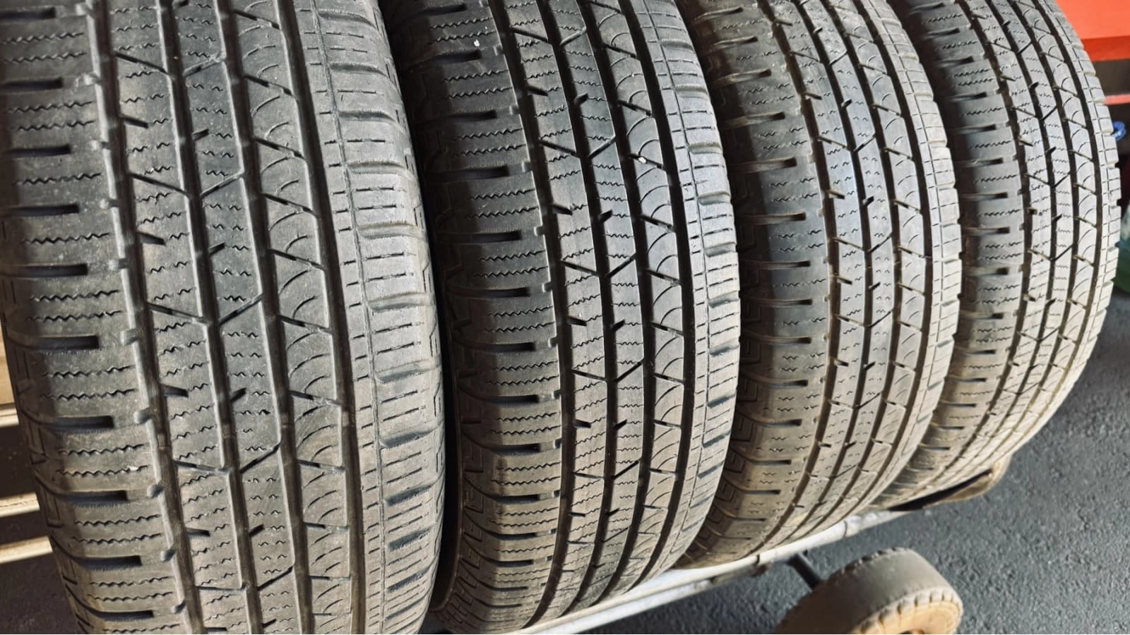 Придбати вживані шини Continental Cross Contact 215/65 R 16 Вживані шини з Європи Continental Cross Contact 215/65 R 16