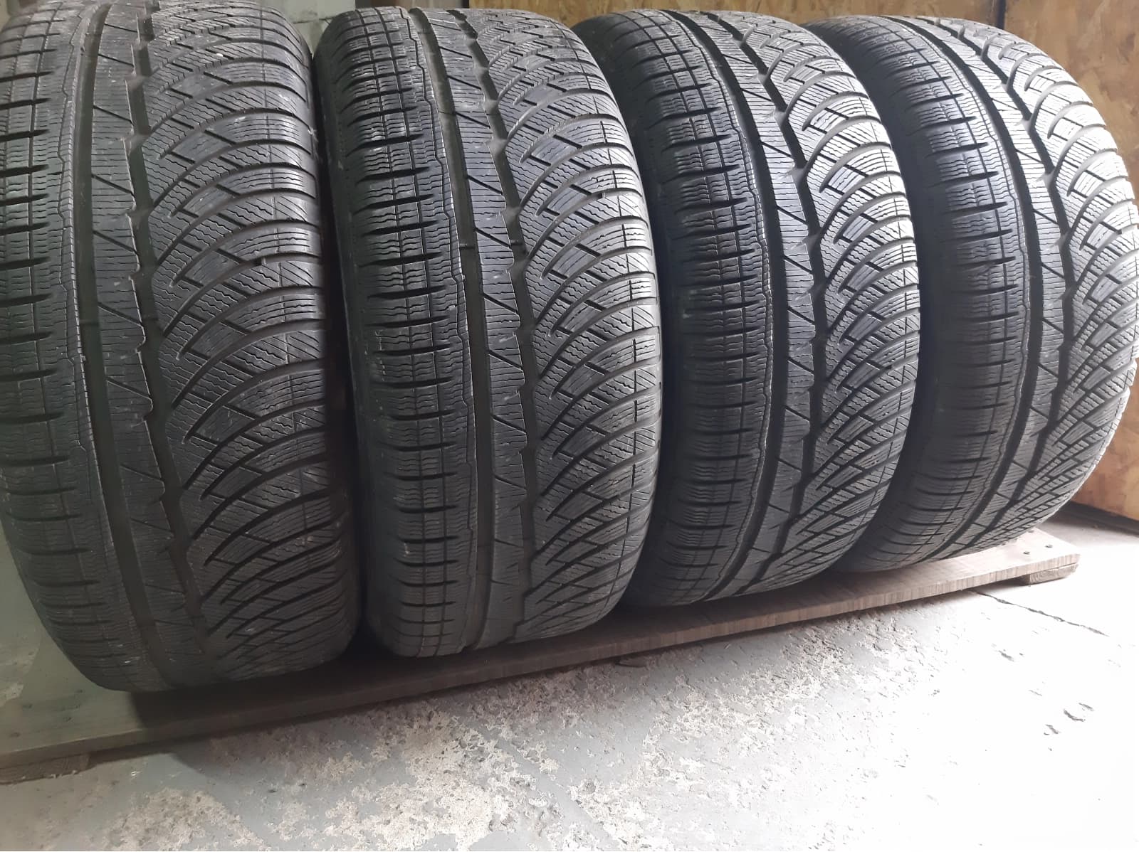 Придбати вживані шини Michelin Pilot Alpin PA4 … 245/50 R 18 Вживані шини з Європи Michelin Pilot Alpin PA4 … 245/50 R 18