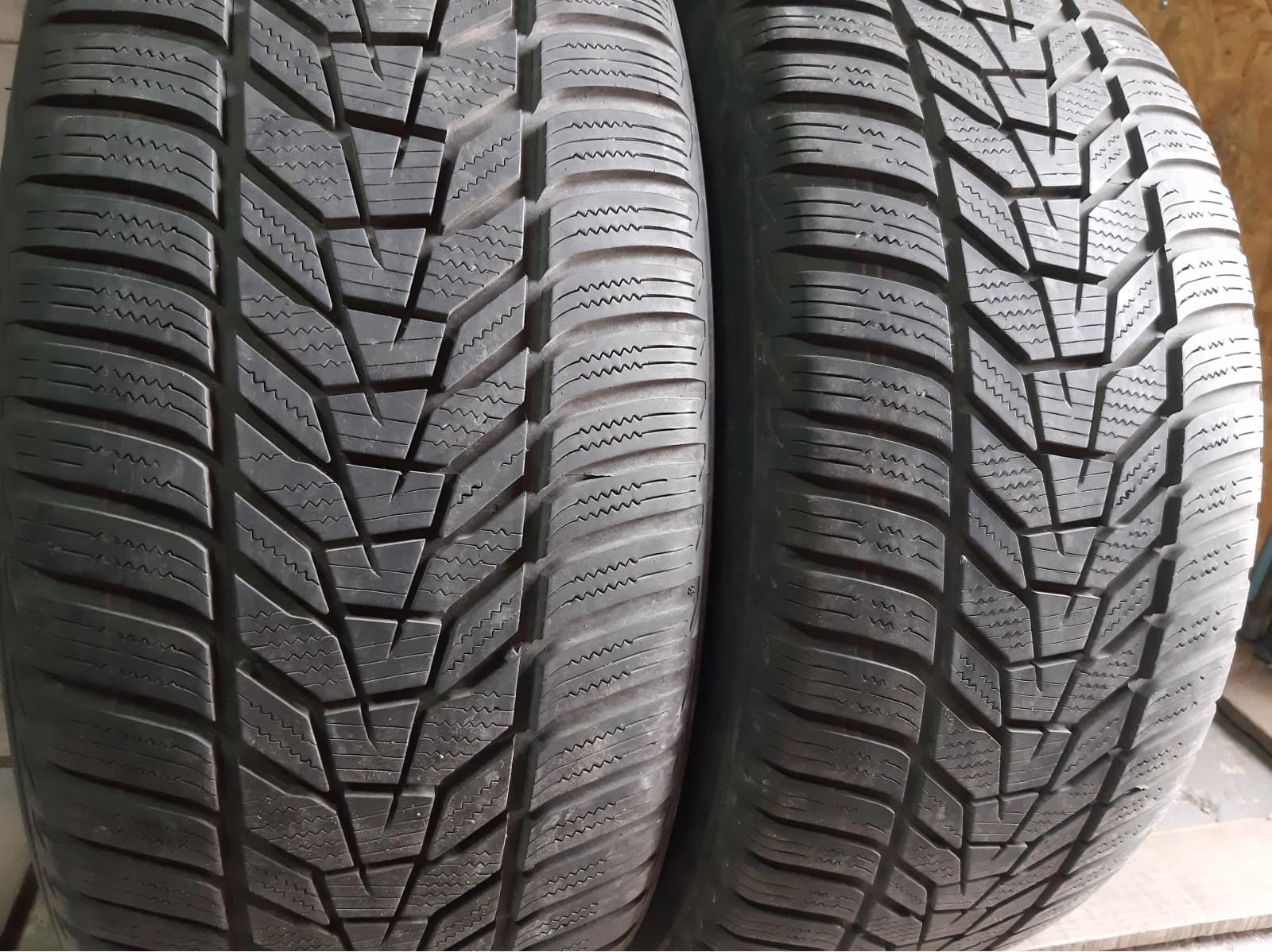 Придбати вживані шини Hankook Winter I Cept Evo 3 . . 235/50 R 18 Вживані шини з Європи Hankook Winter I Cept Evo 3 . . 235/50 R 18